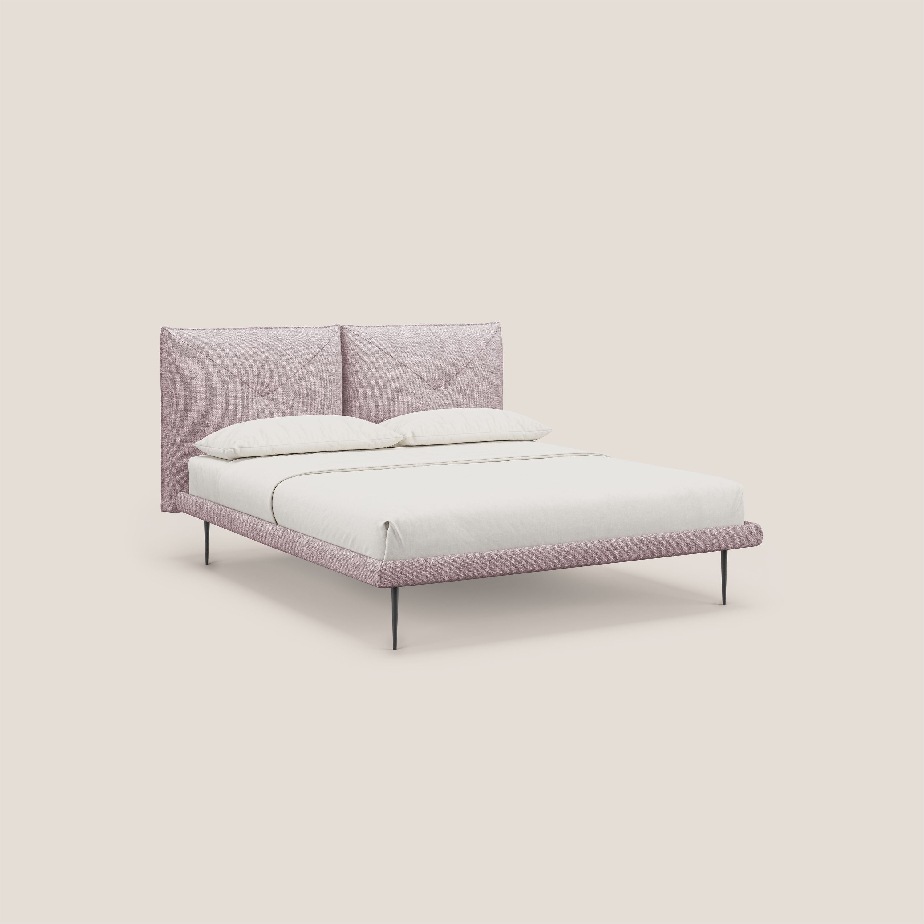 Jolie letto a doppio pannello con piedi alti in metallo in tessuto smacchiabile T18 rosa - divani.store