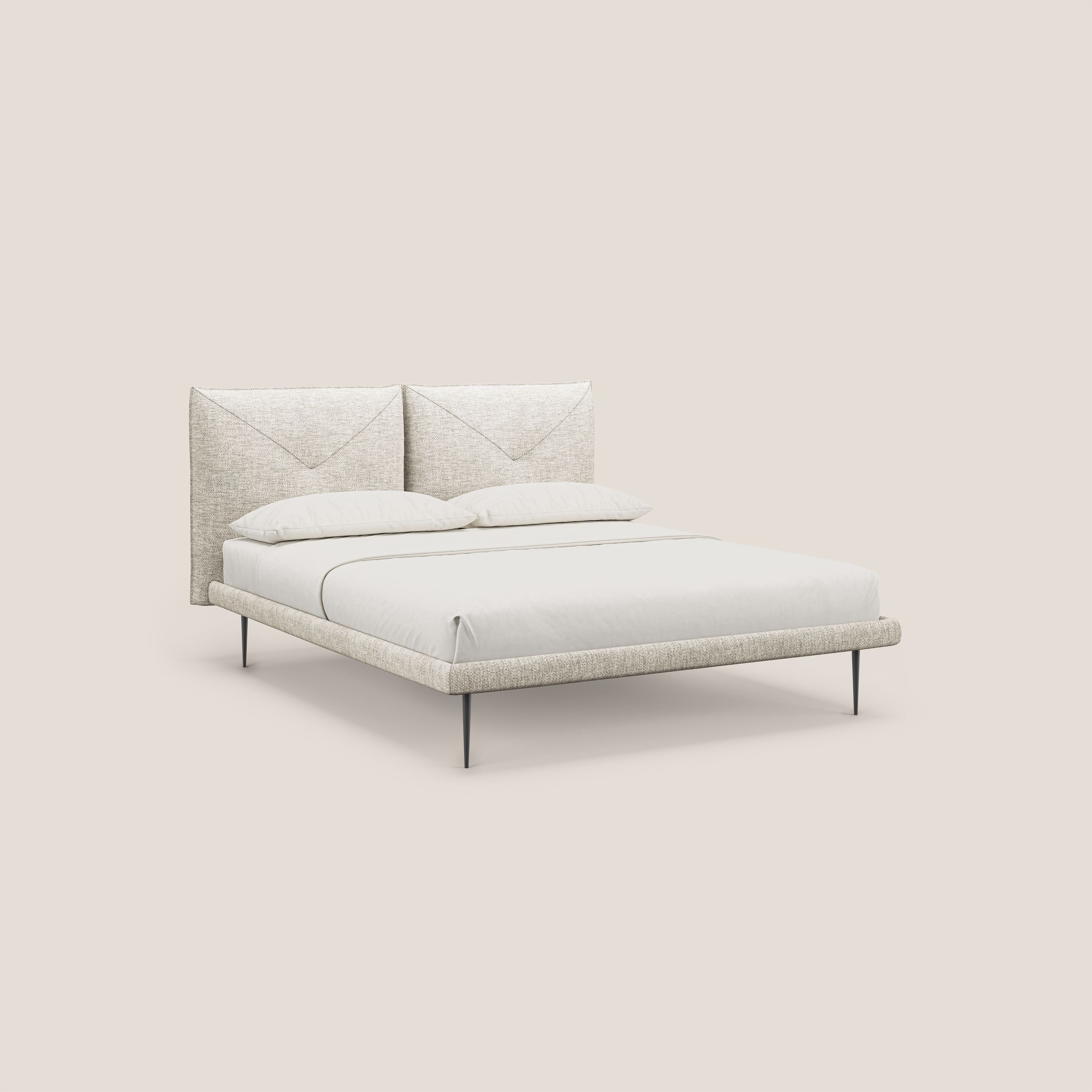 Jolie letto a doppio pannello con piedi alti in metallo in tessuto smacchiabile T18 panna - divani.store