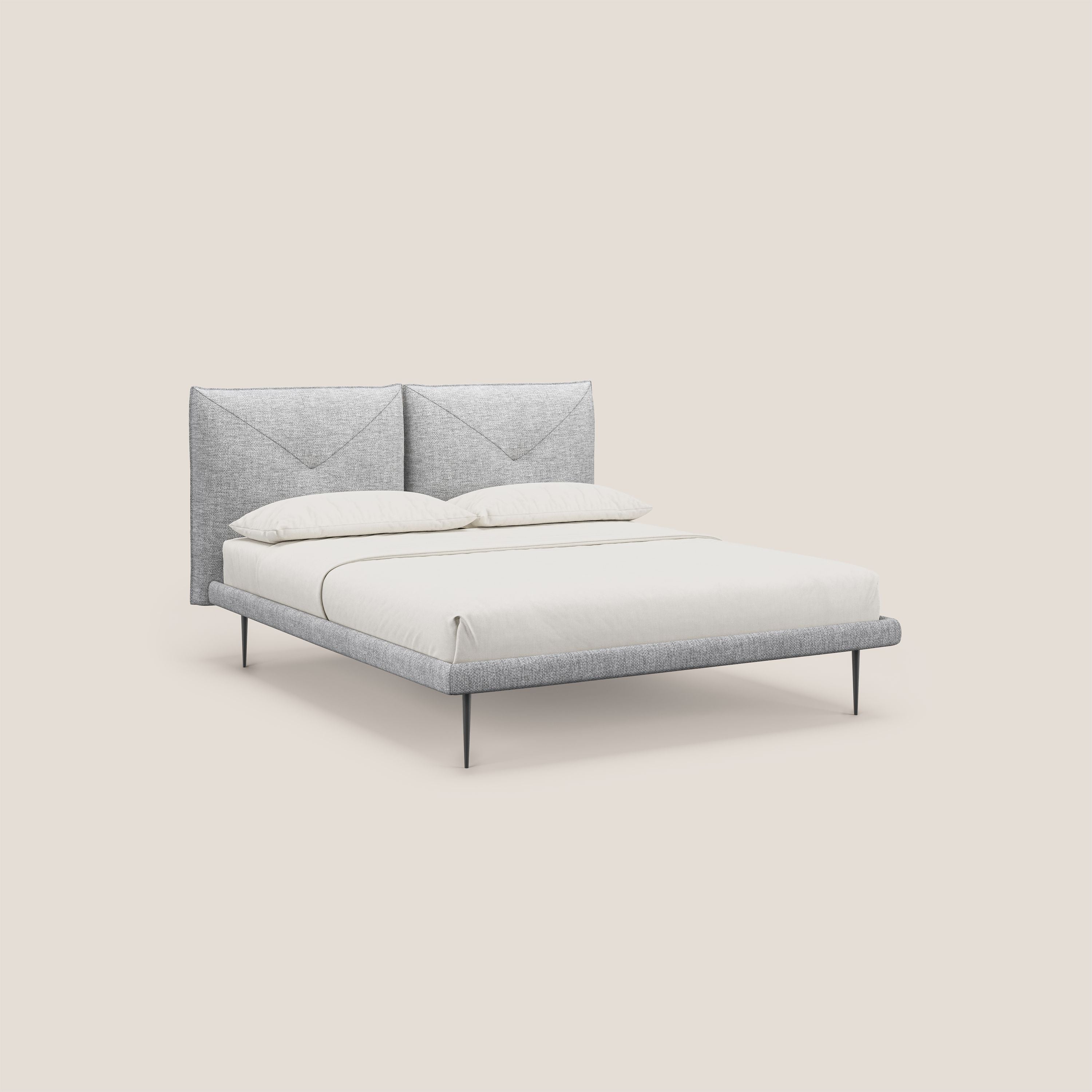 Jolie letto a doppio pannello con piedi alti in metallo in tessuto smacchiabile T18 grigio - divani.store