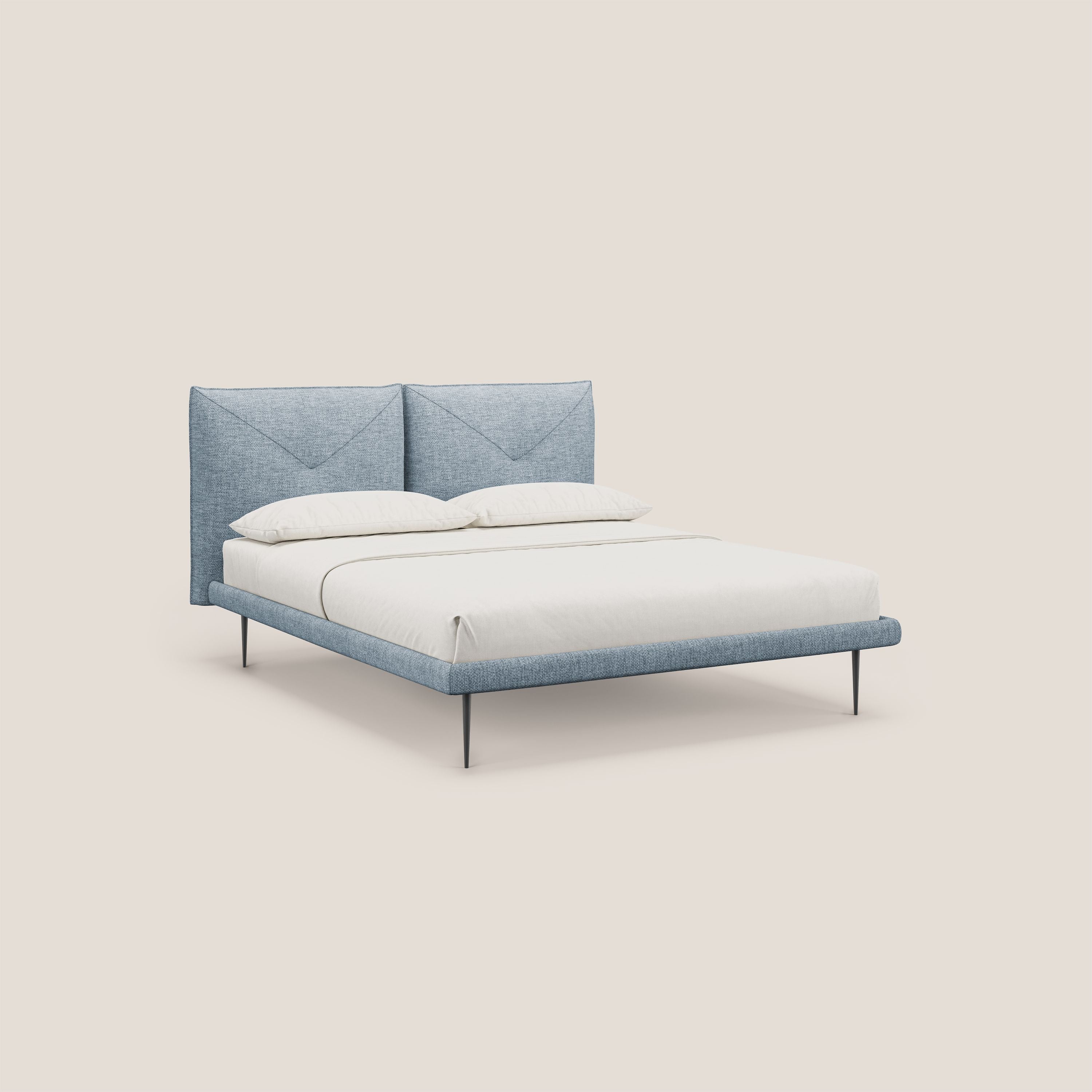 Jolie letto a doppio pannello con piedi alti in metallo in tessuto smacchiabile T18 azzurro - divani.store
