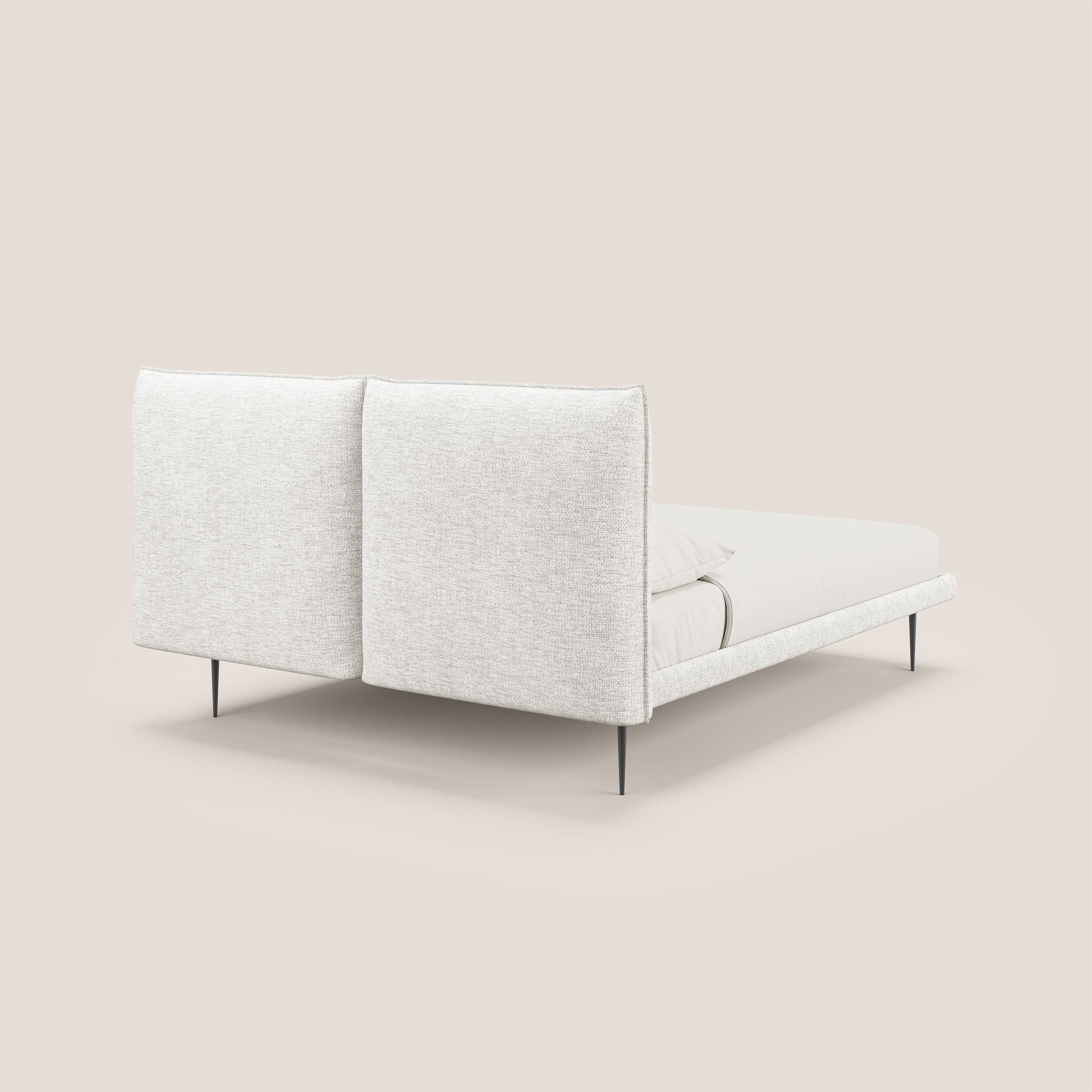 Jolie letto a doppio pannello con piedi alti in metallo in tessuto smacchiabile T18 bianco - divani.store