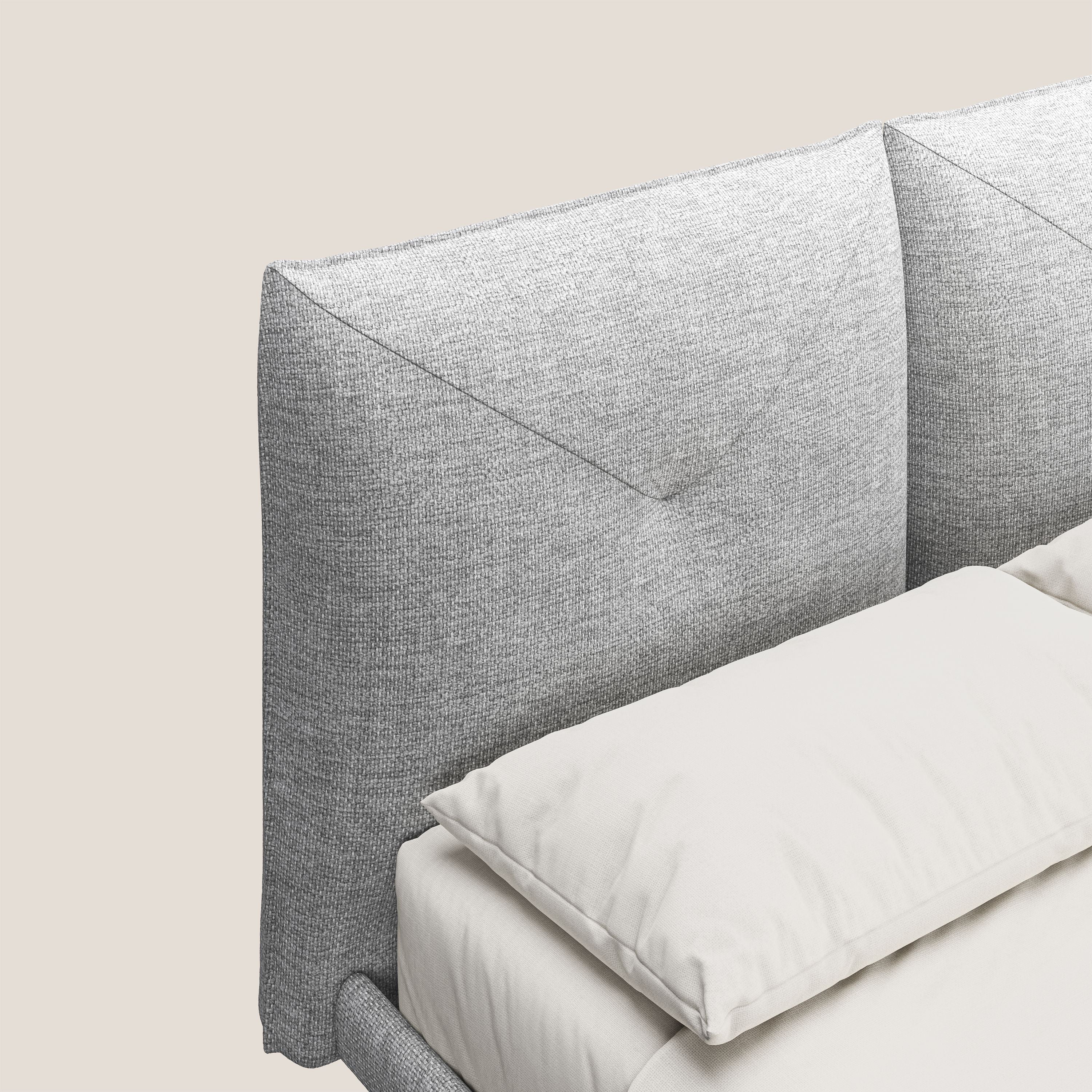 Jolie letto a doppio pannello con piedi alti in metallo in tessuto smacchiabile T18 grigio - divani.store