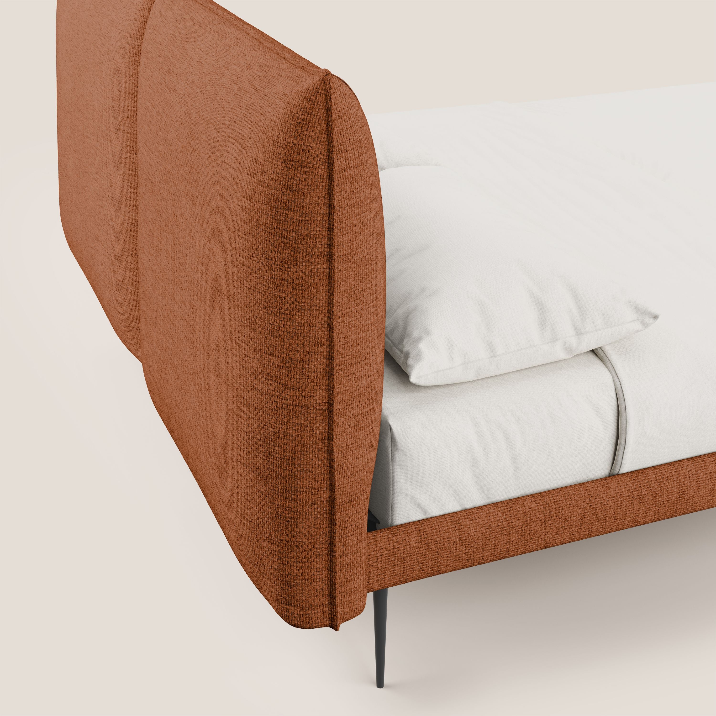 Jolie letto a doppio pannello con piedi alti in metallo in tessuto smacchiabile T18 ruggine - divani.store