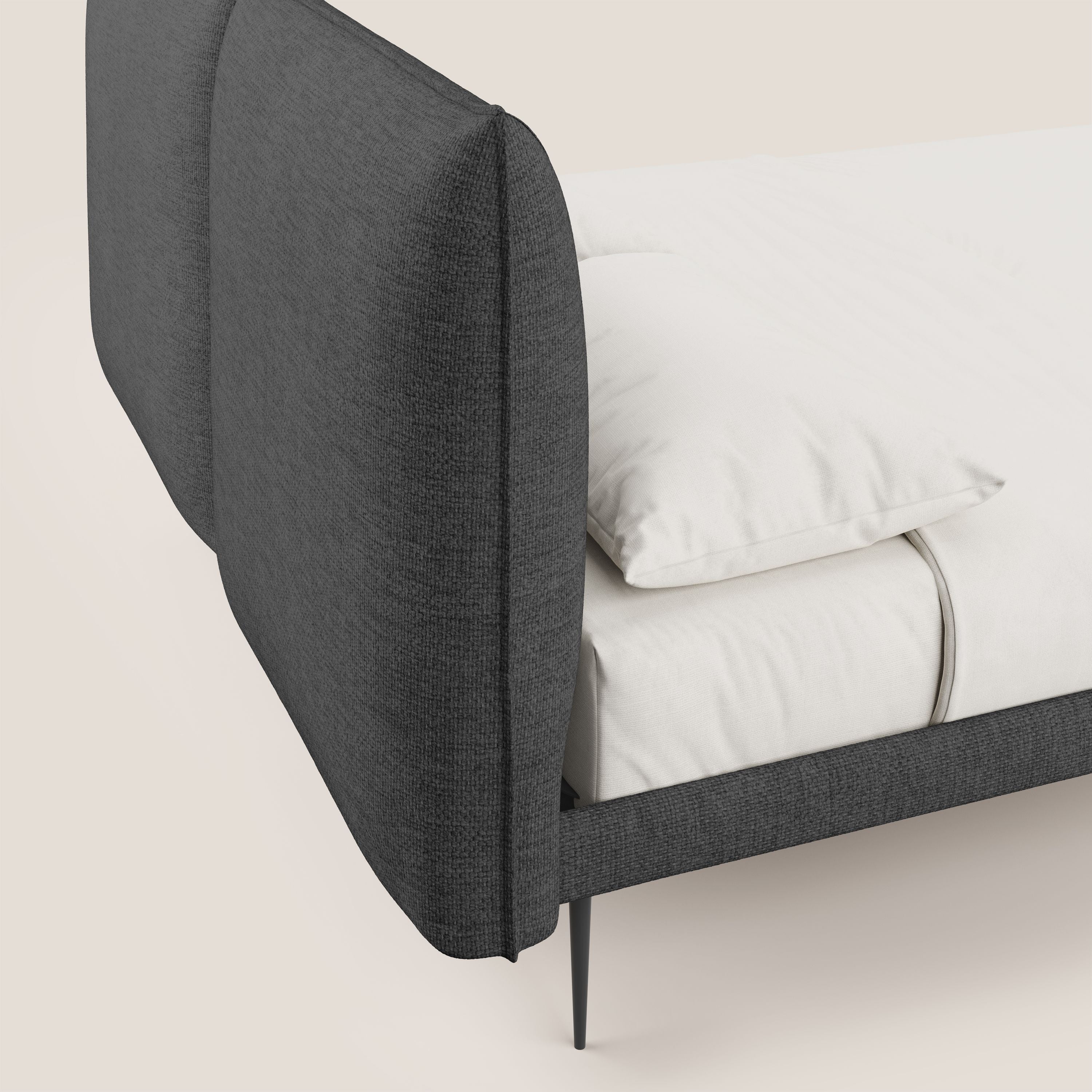 Jolie letto a doppio pannello con piedi alti in metallo in tessuto smacchiabile T18 nero - divani.store