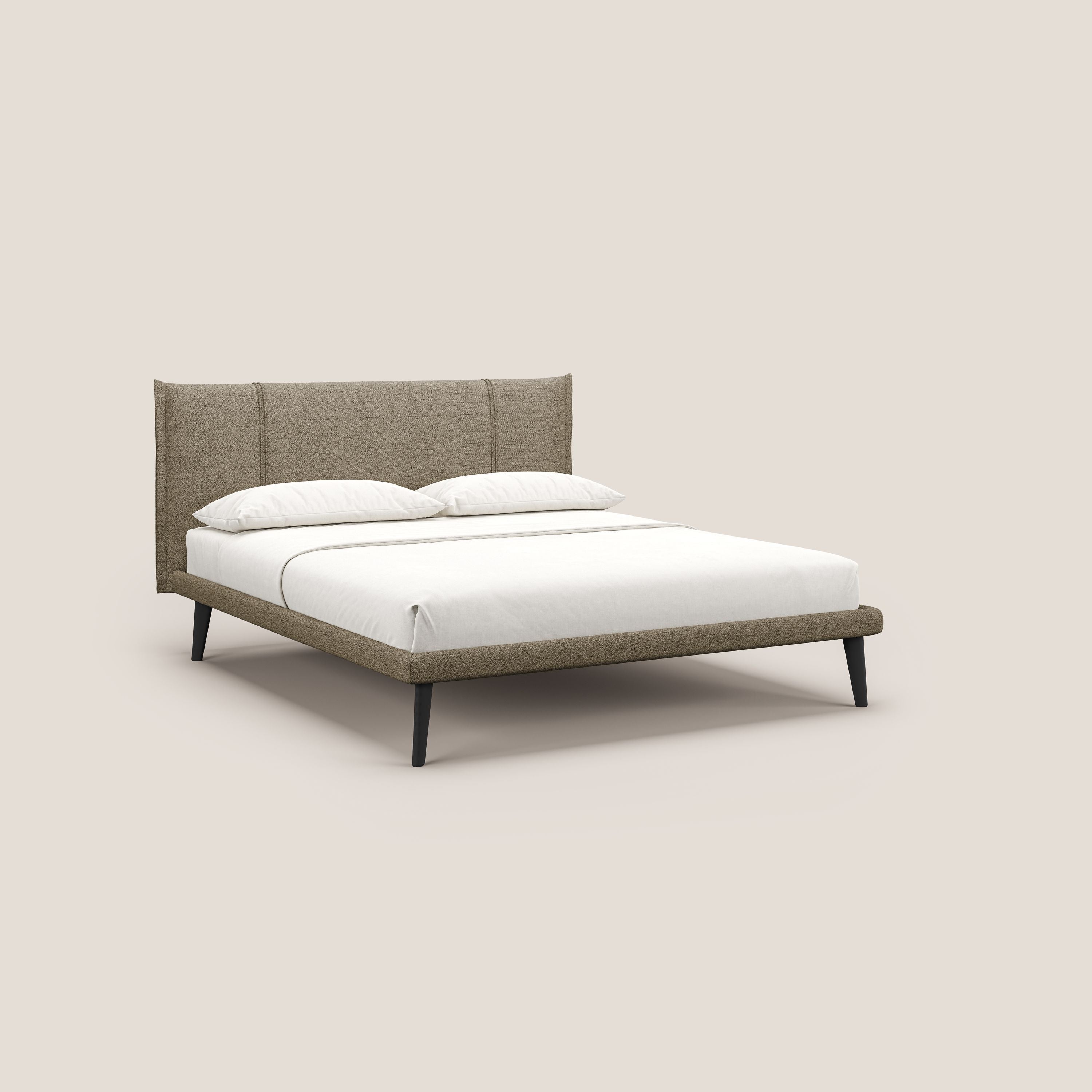 Klaus LETTO moderno con piedi in mogano e tessuto fiammato impermeabile T03 marrone - divani.store