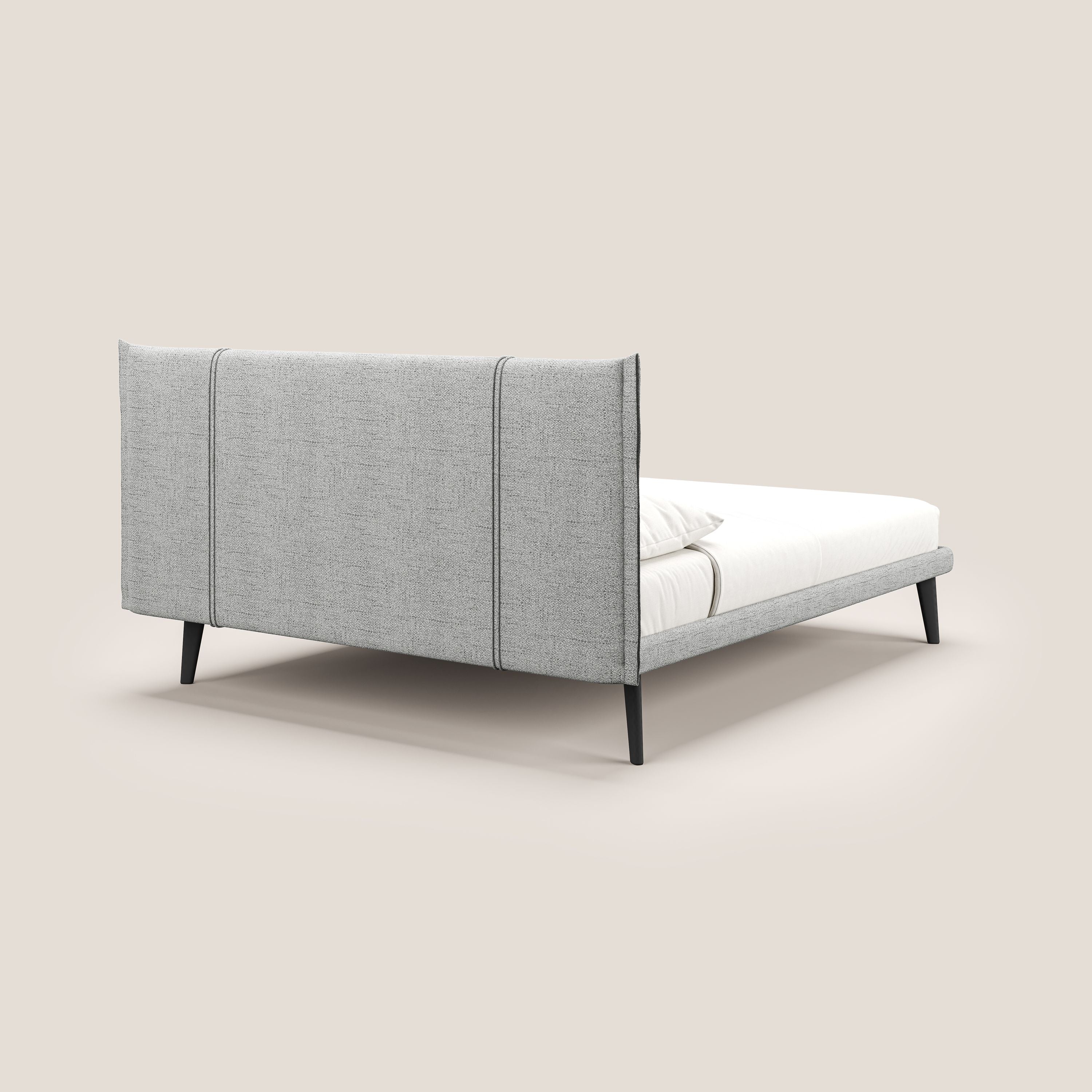 Klaus LETTO moderno con piedi in mogano e tessuto fiammato impermeabile T03 grigio chiaro - divani.store