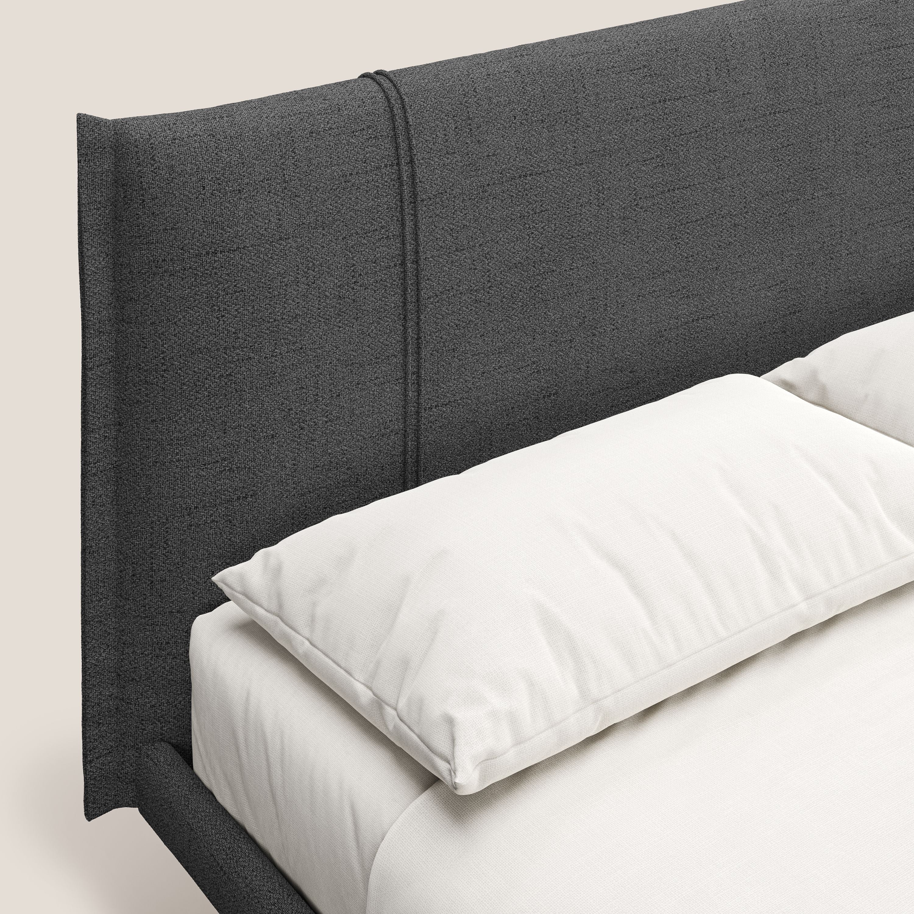 Klaus LETTO moderno con piedi in mogano e tessuto fiammato impermeabile T03 grigio - divani.store