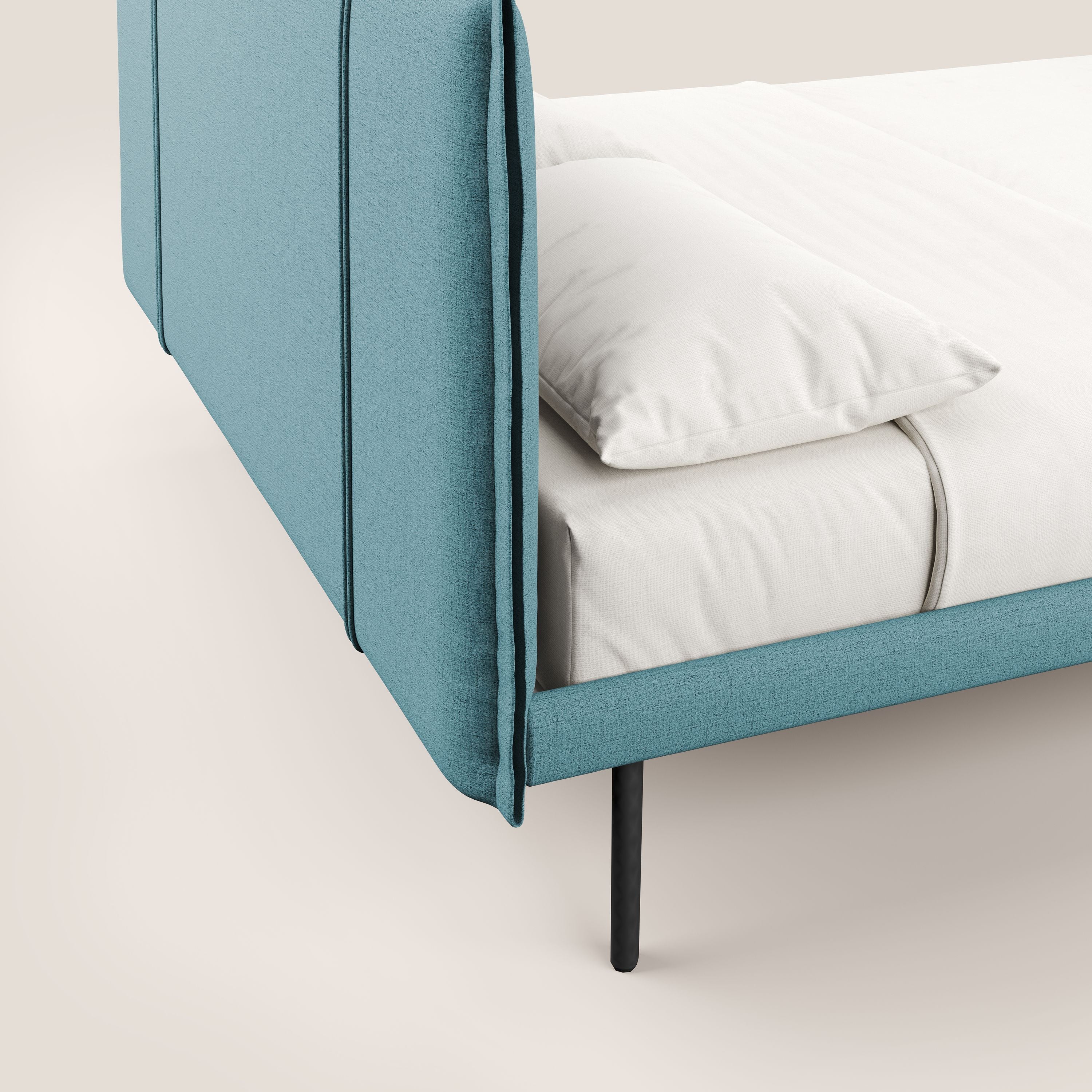 Klaus LETTO moderno con piedi in mogano e tessuto fiammato impermeabile T03 azzurro - divani.store