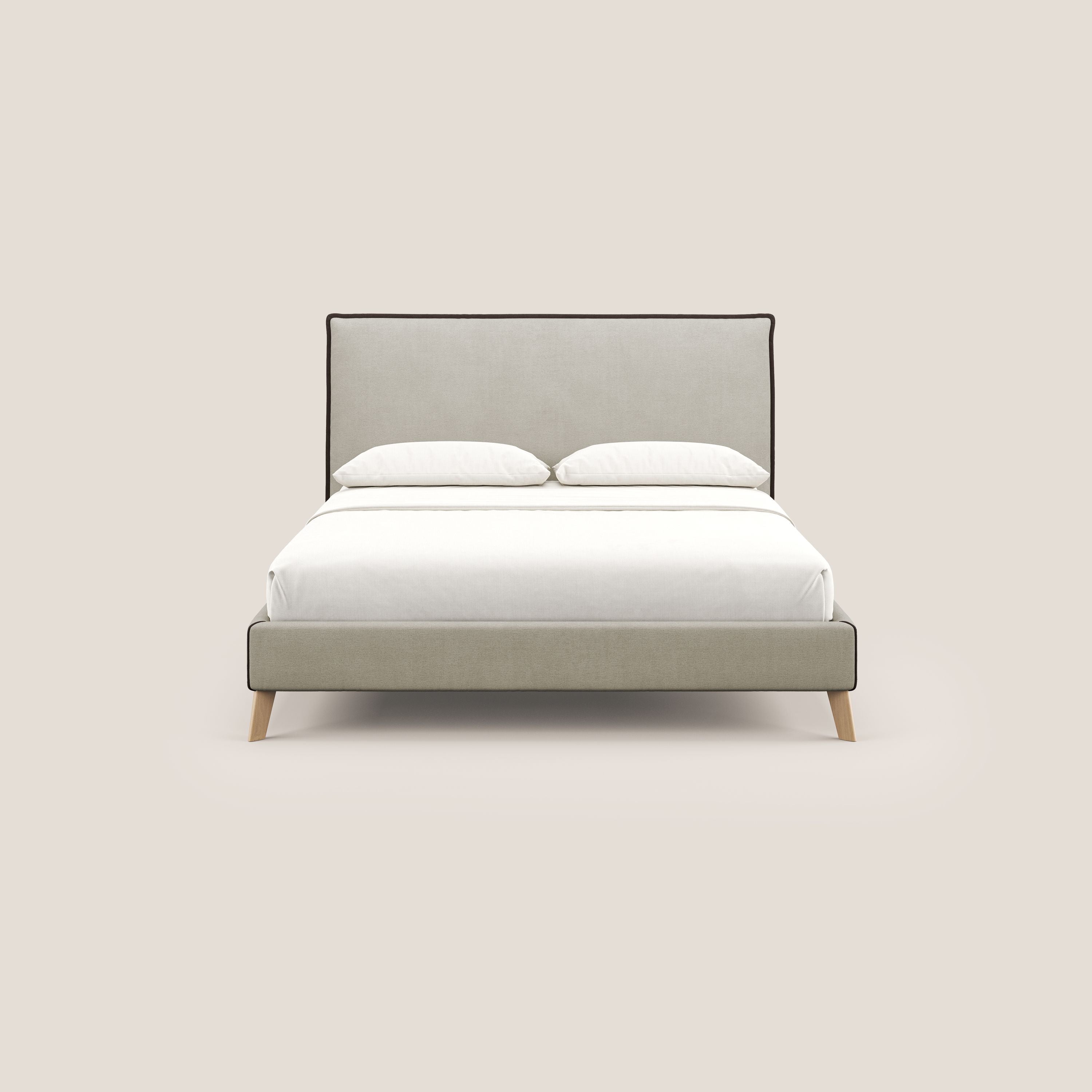 Leila letto imbottito con piedini legno in tessuto smacchiabile T17 panna - marrone - divani.store