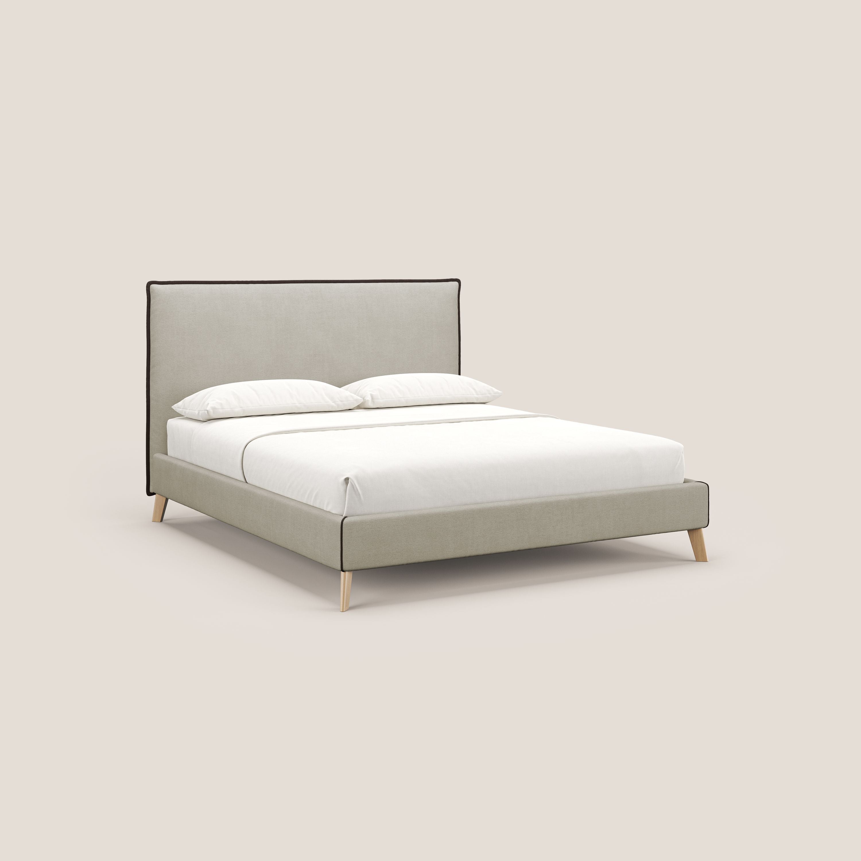 Leila letto imbottito con piedini legno in tessuto smacchiabile T17 panna - marrone - divani.store