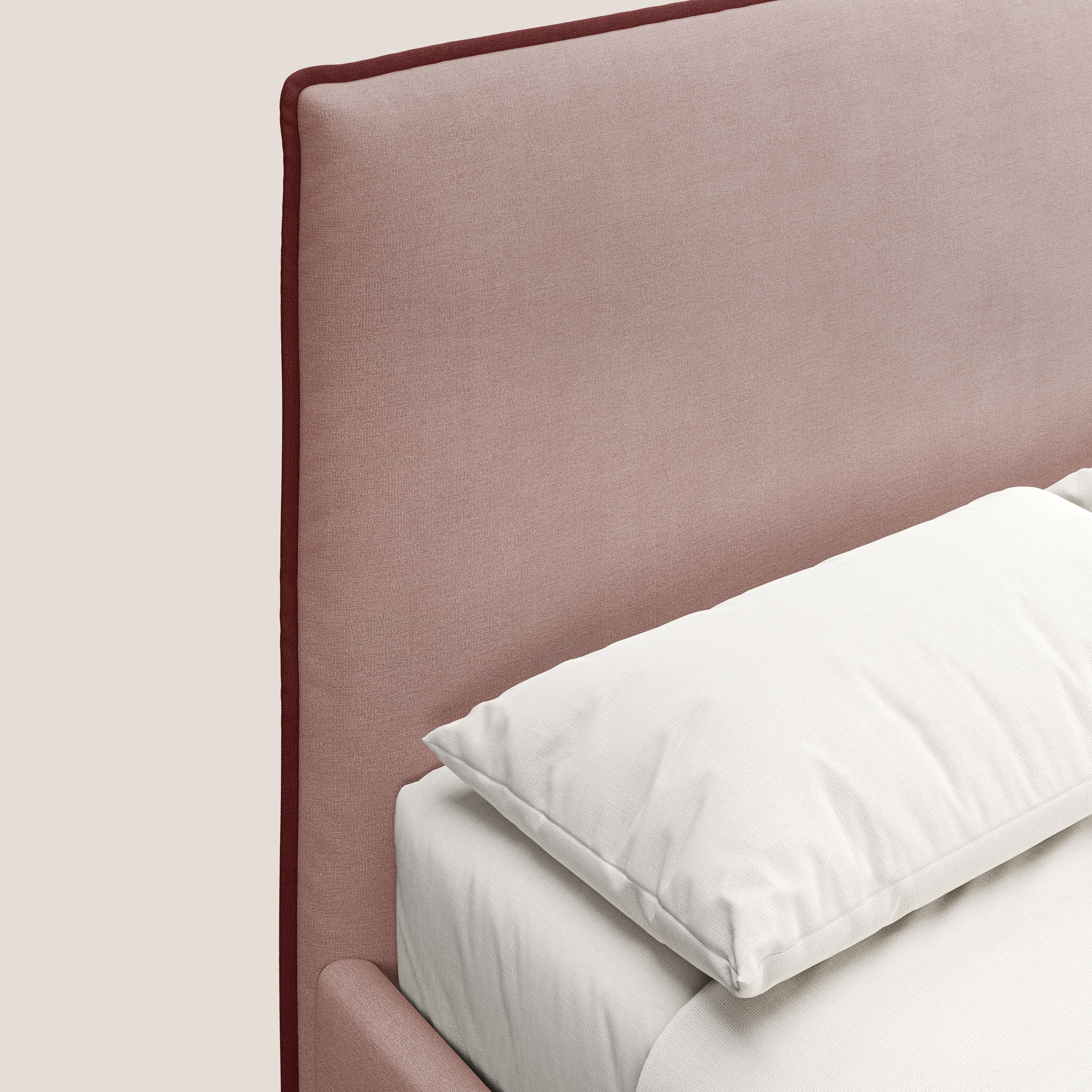 Leila letto imbottito con piedini legno in tessuto smacchiabile T17 rosa - rosso - divani.store