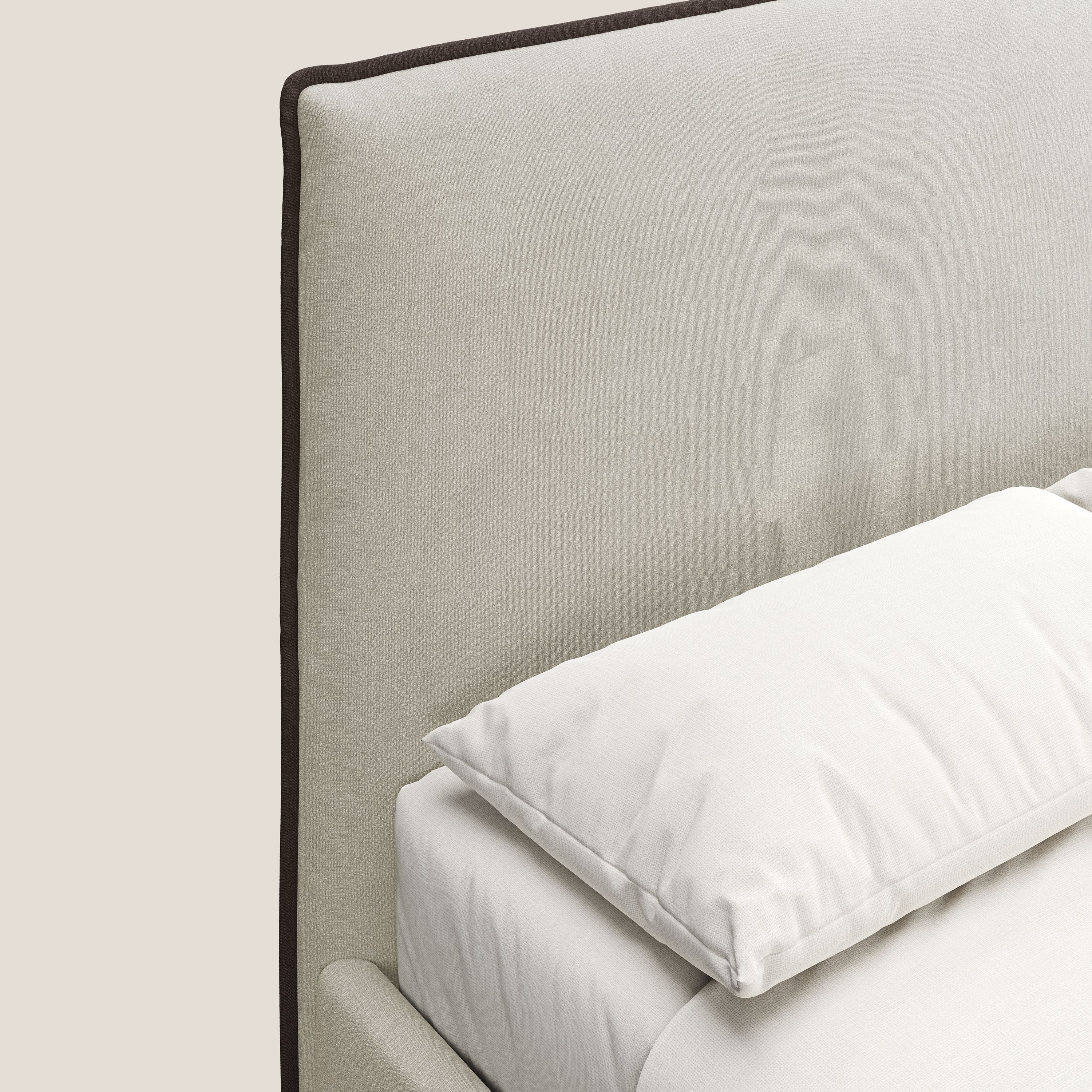 Leila letto imbottito con piedini legno in tessuto smacchiabile T17 panna - marrone - divani.store