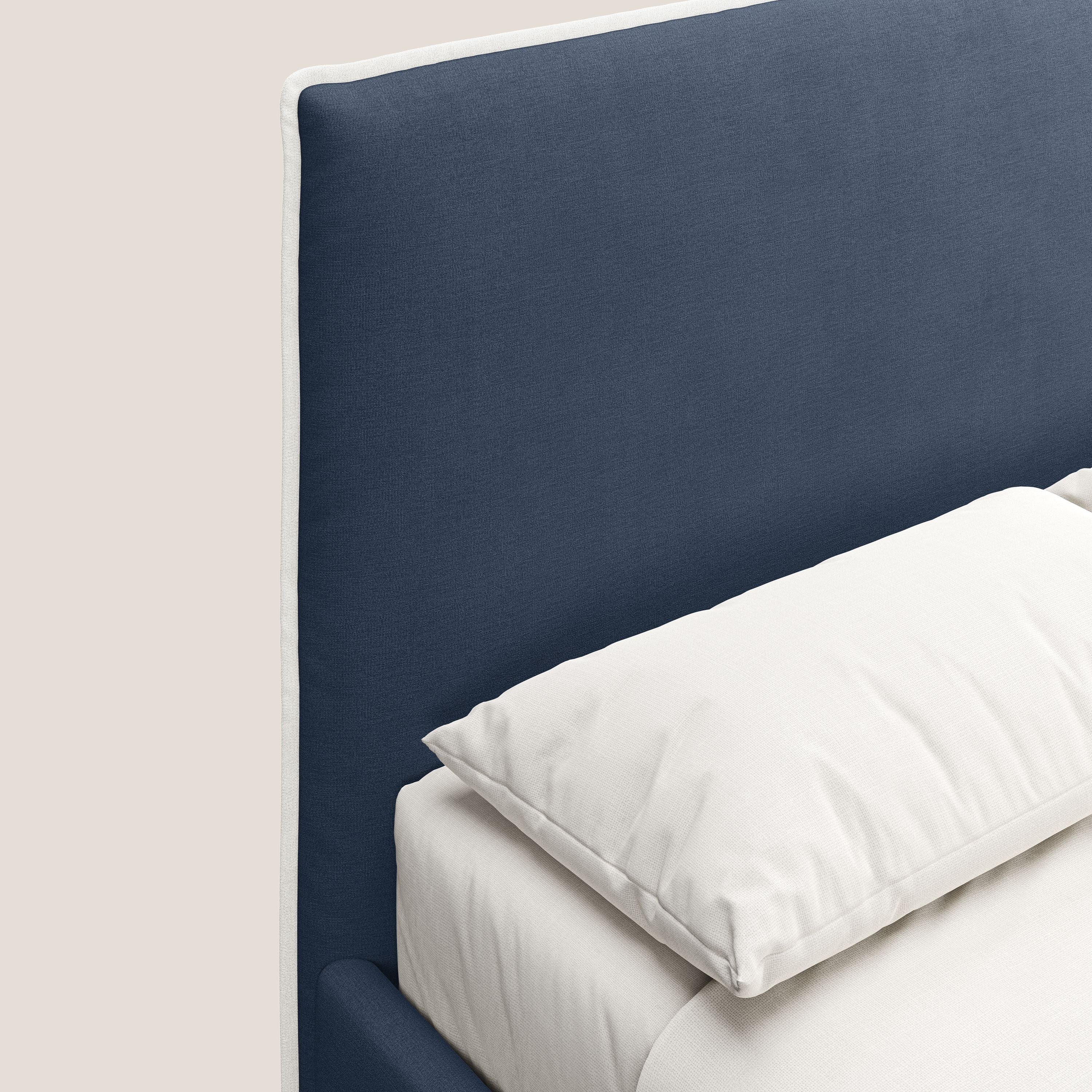 Leila letto imbottito con piedini legno in tessuto smacchiabile T17 blu - bianco - divani.store