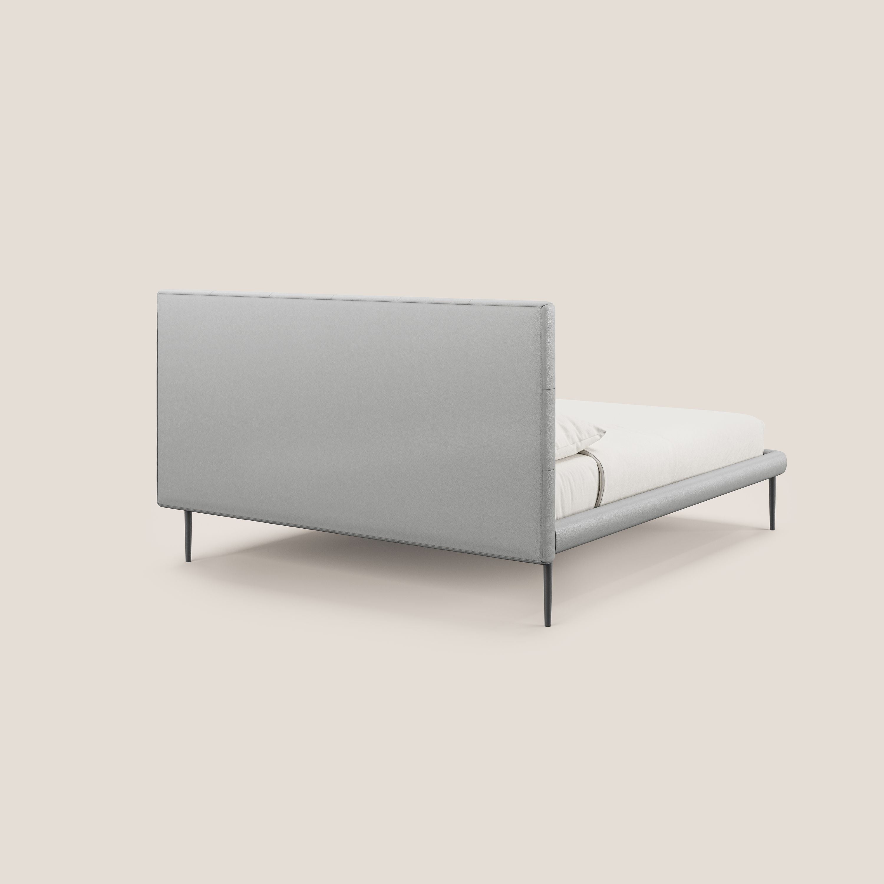 Midori letto imbottito trapuntato in ecopelle con piedini alti T04 grigio chiaro - divani.store