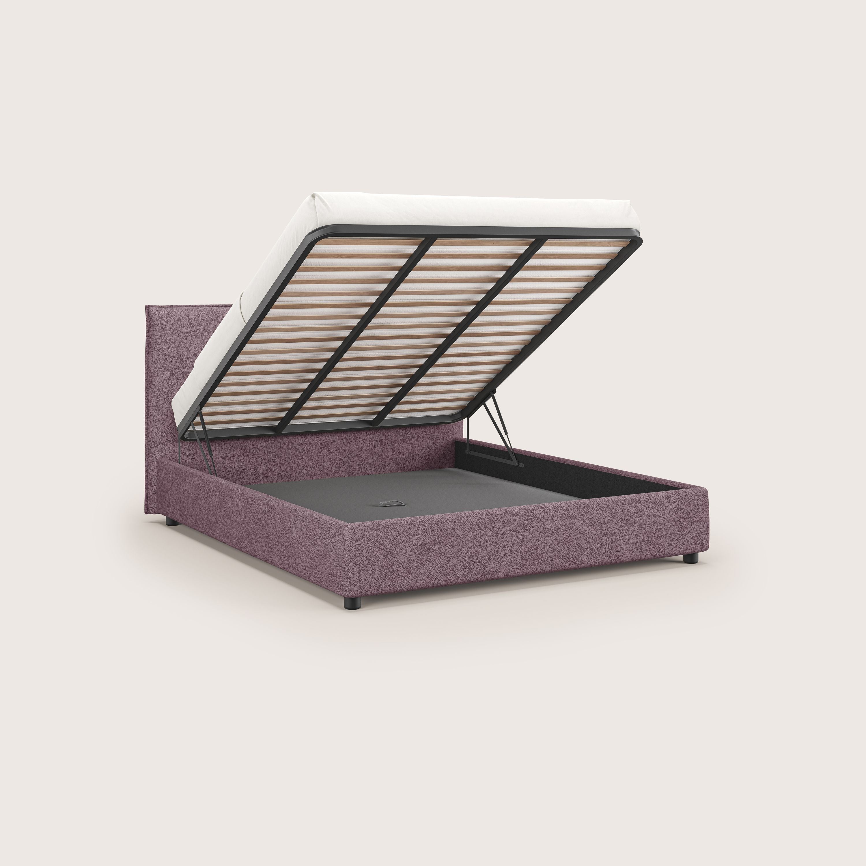 Nina letto contenitore di Letti.store è un letto contenitore minimal color malva in microfibra ecologica facile da pulire, con testata imbottita, ampio spazio sotto il letto e robuste doghe in metallo e legno con sollevamento idraulico.