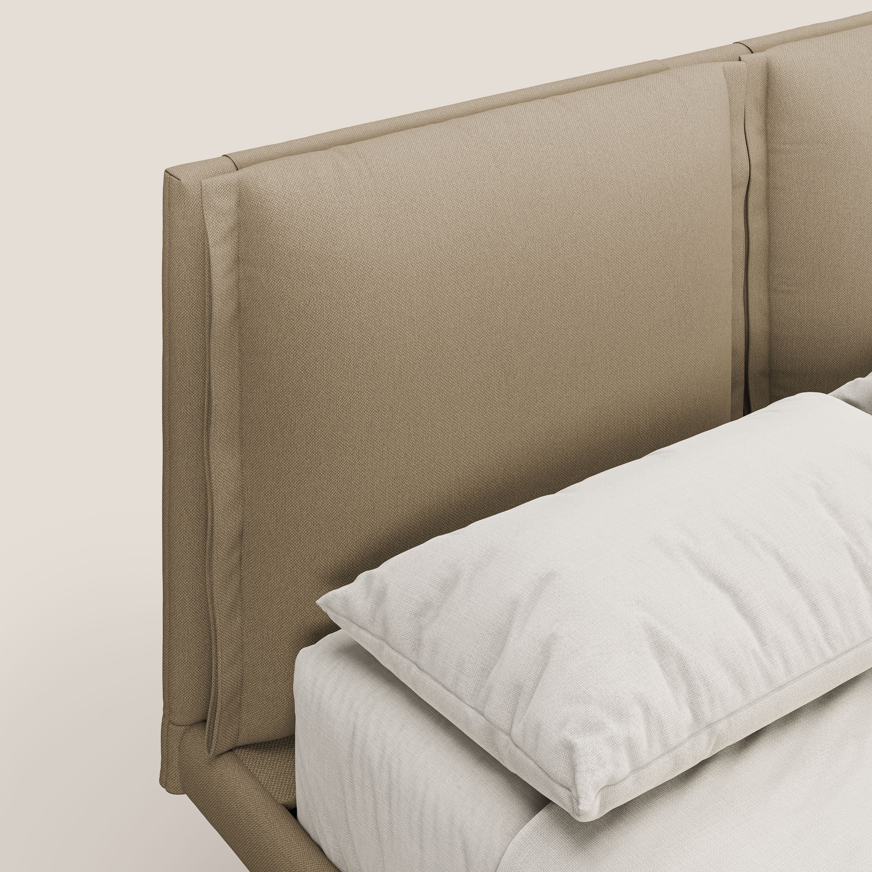 Noah letto con cuscini regolabili e piedi alti in metallo in tessuto smacchiabile T05 beige - divani.store