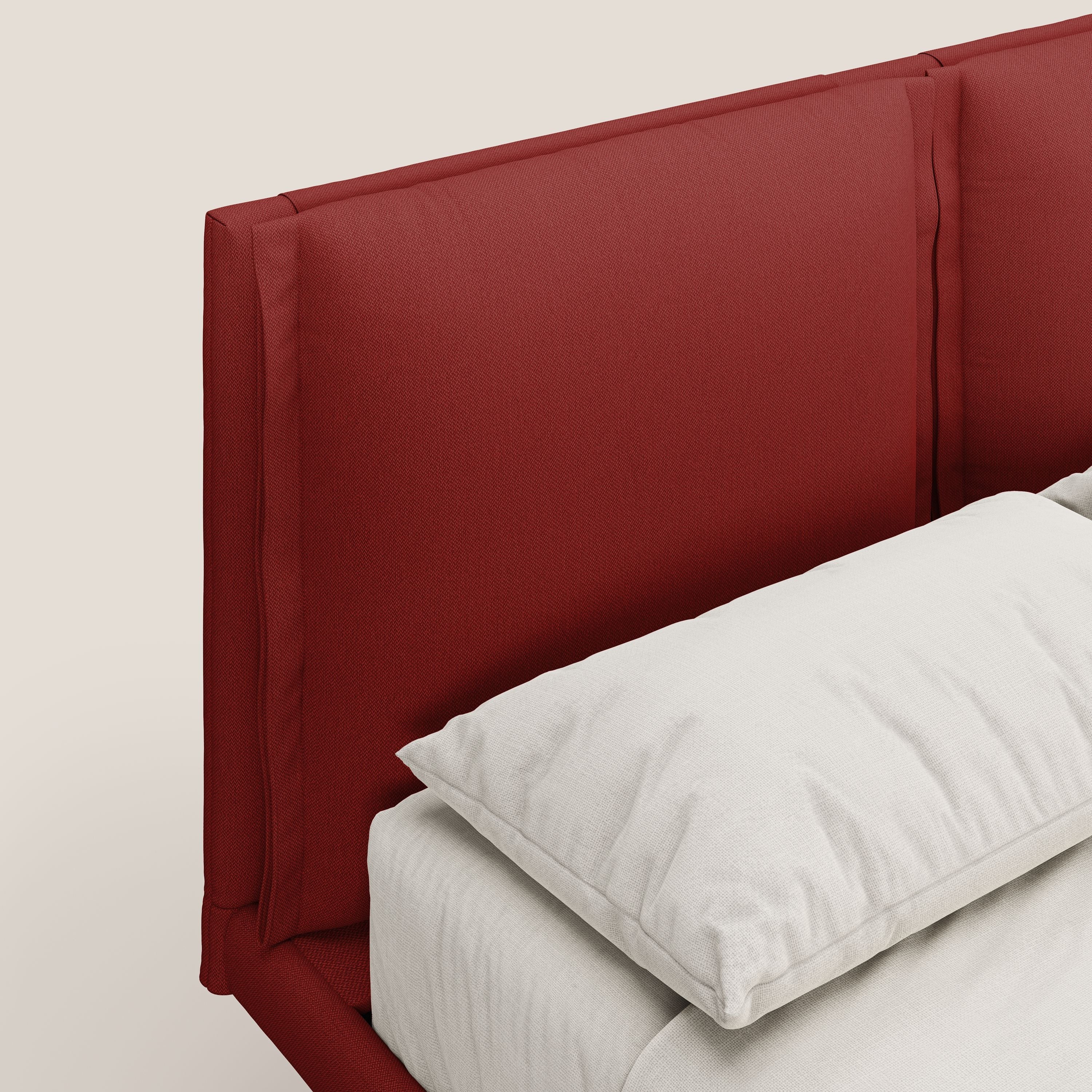 Noah letto con cuscini regolabili e piedi alti in metallo in tessuto smacchiabile T05 rosso - divani.store