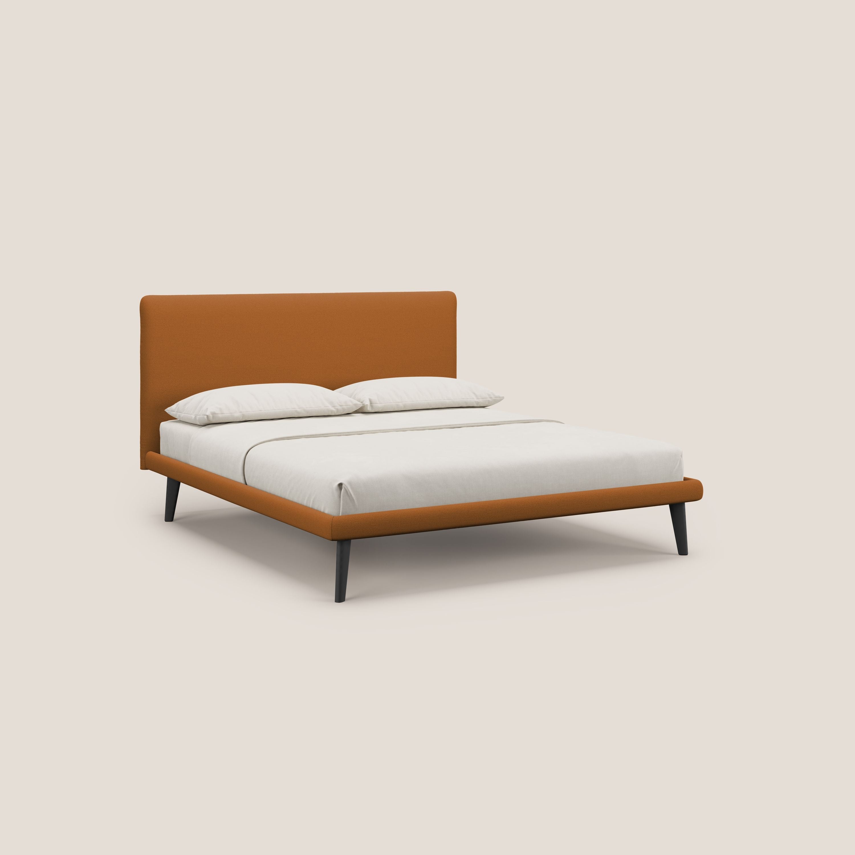 Noel letto minimal scandinavo con piedi in mogano e tessuto fiammato impermeabile T19 arancio - divani.store