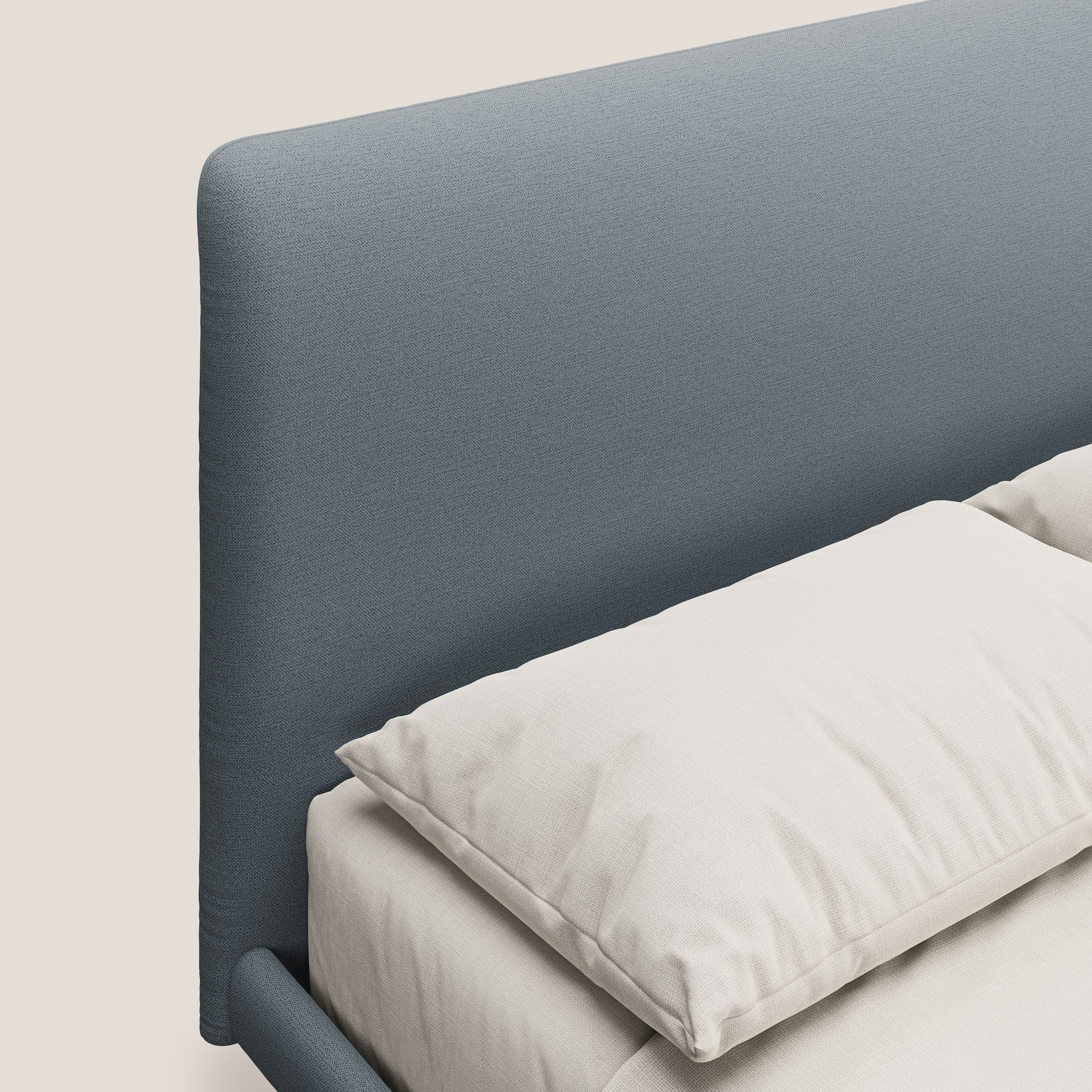 Noel letto minimal scandinavo con piedi in mogano e tessuto fiammato impermeabile T19 carta da zucchero - divani.store