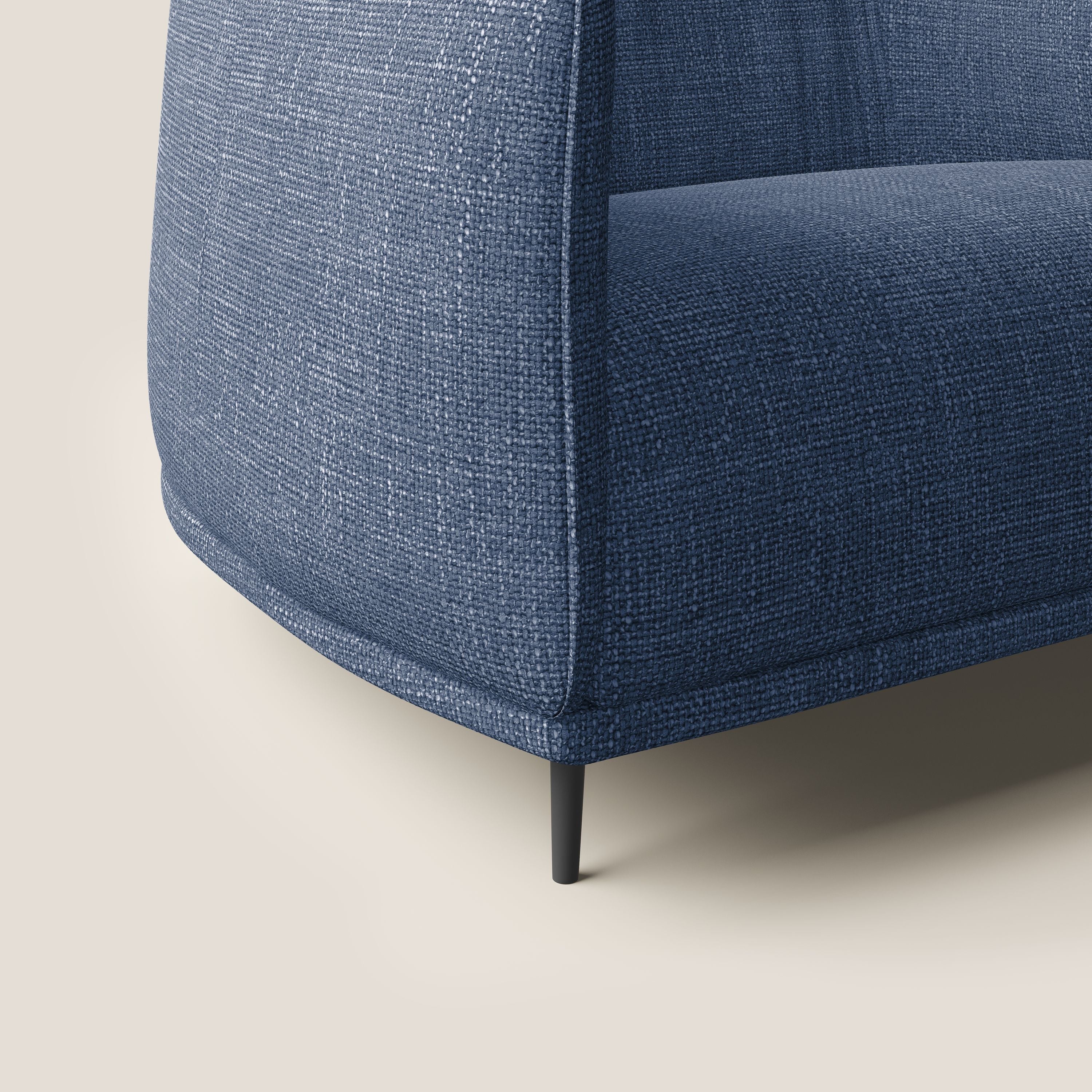 Zelda Poltroncina dal design moderno in morbido tessuto impermeabile T06 blu - divani.store