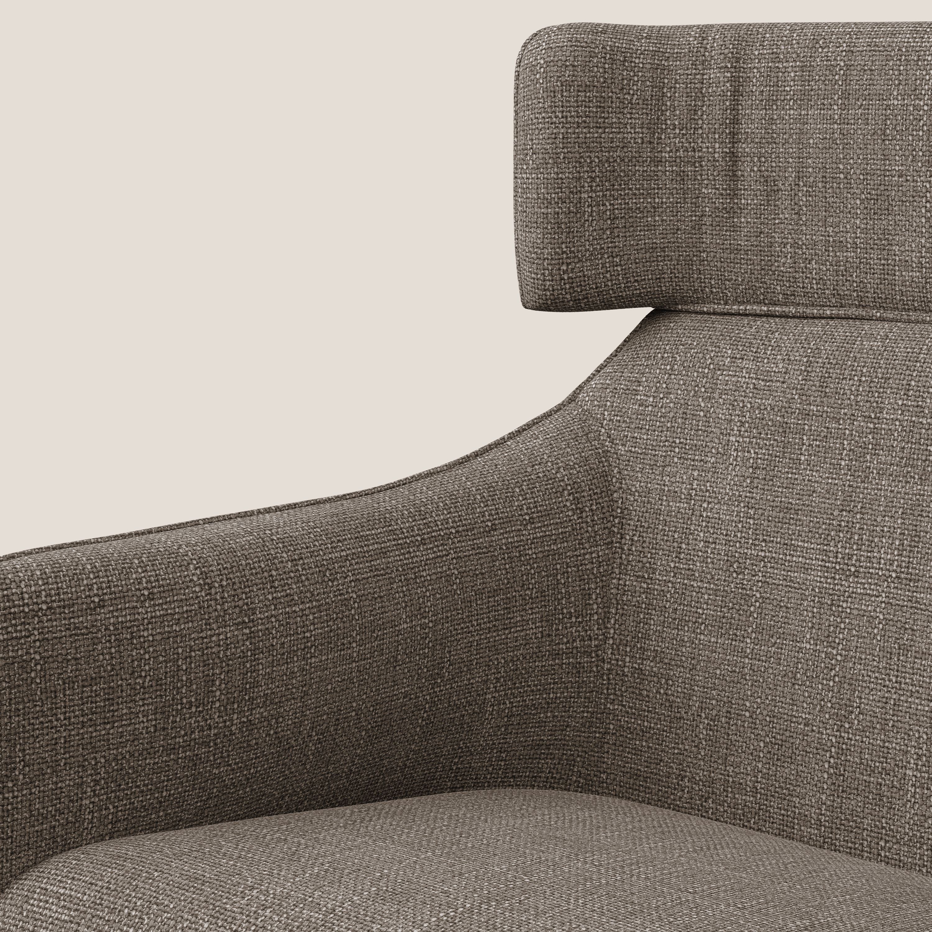 Zelda Poltroncina dal design moderno in morbido tessuto impermeabile T06 marrone - divani.store