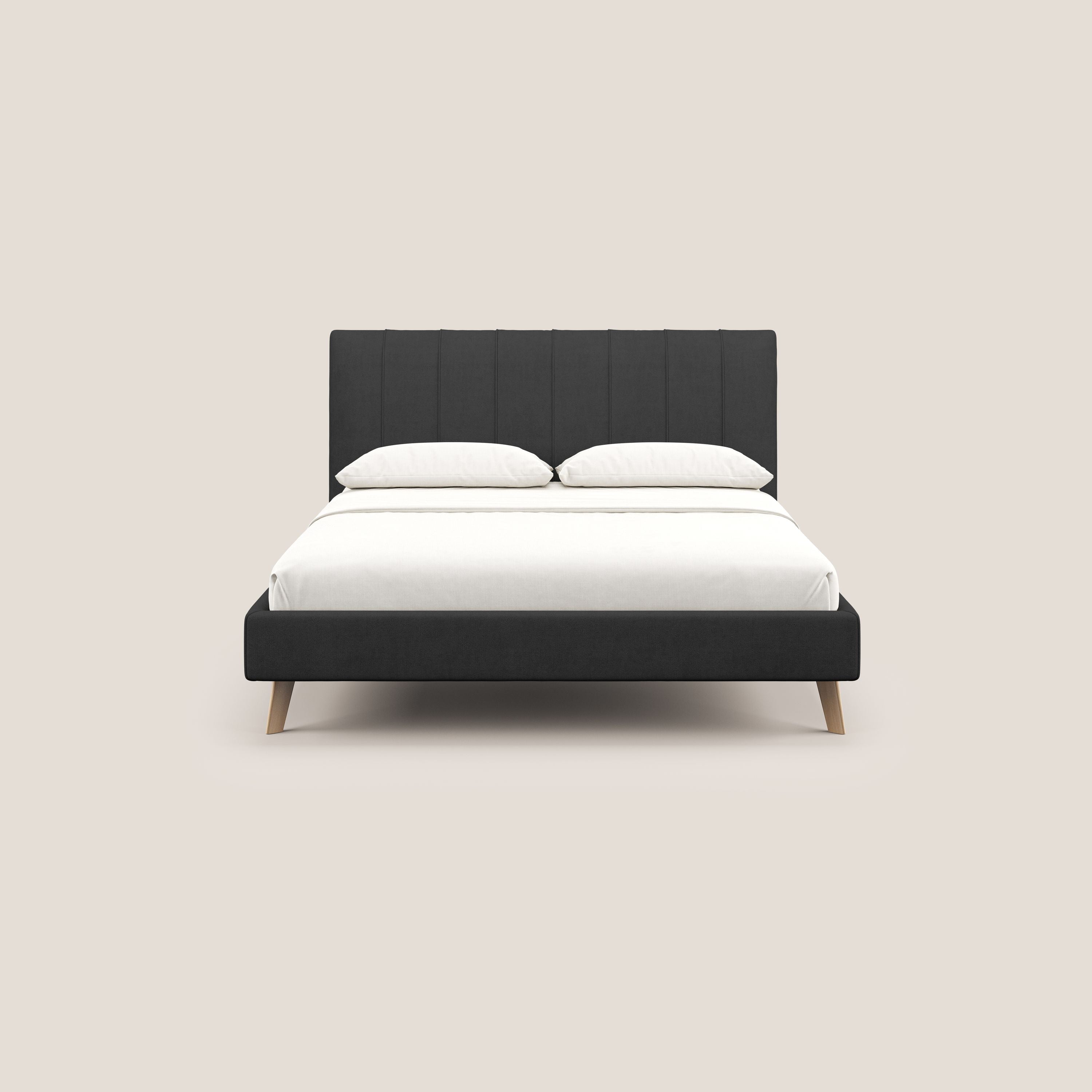 Selene letto imbottito con piedini naturali sfoderabile in tessuto impermeabile T02 nero - divani.store