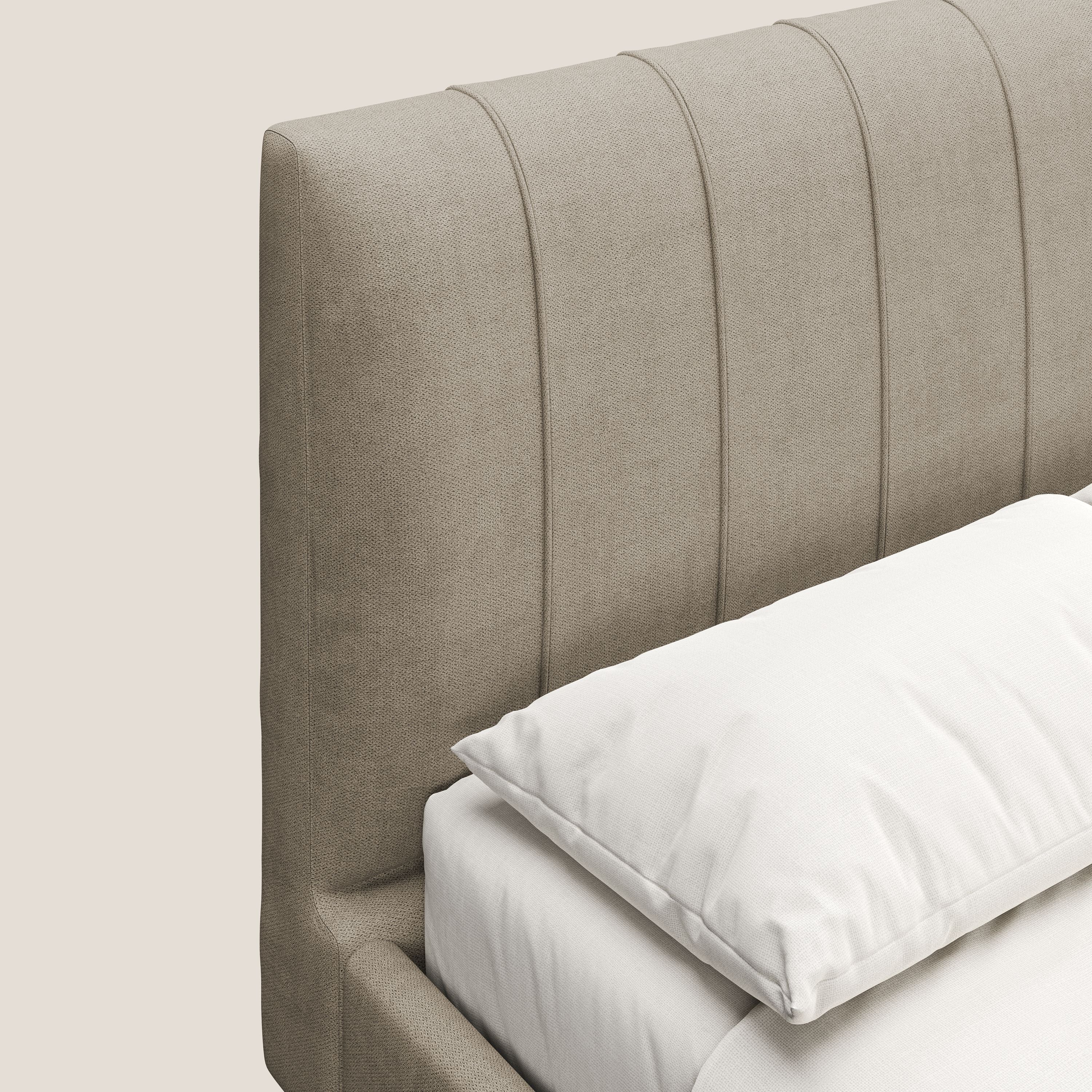 Selene letto imbottito con piedini naturali sfoderabile in tessuto impermeabile T02 beige - divani.store
