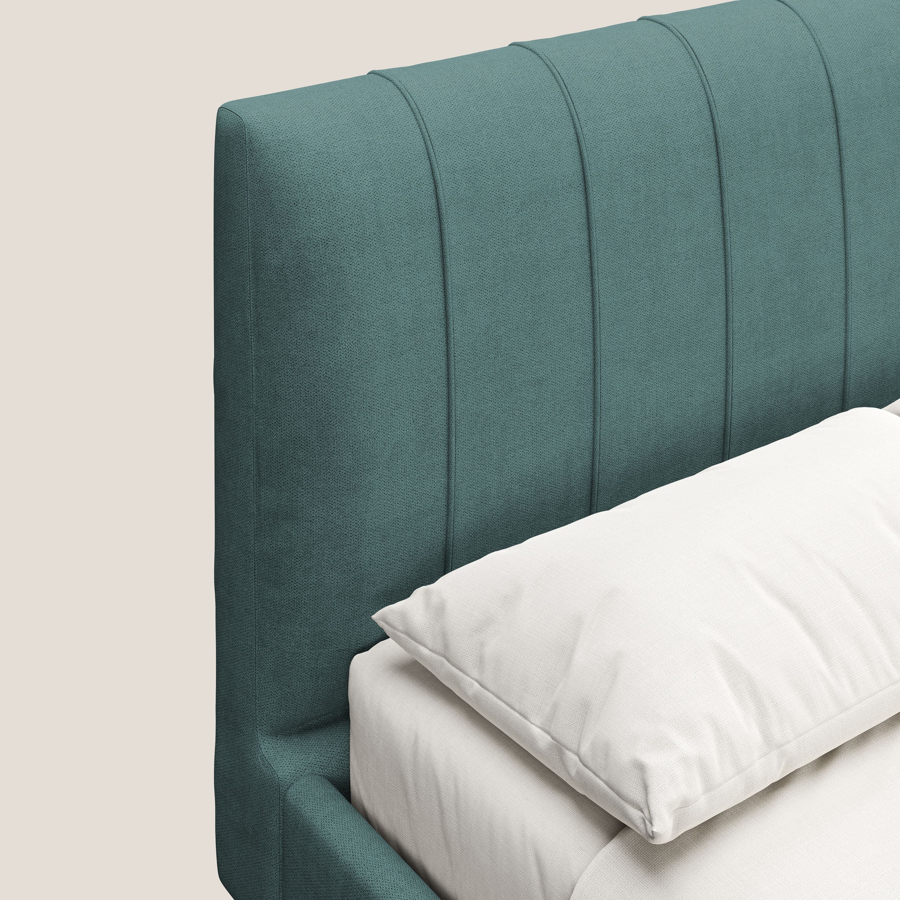 Selene letto imbottito con piedini naturali sfoderabile in tessuto impermeabile T02 petrolio - divani.store