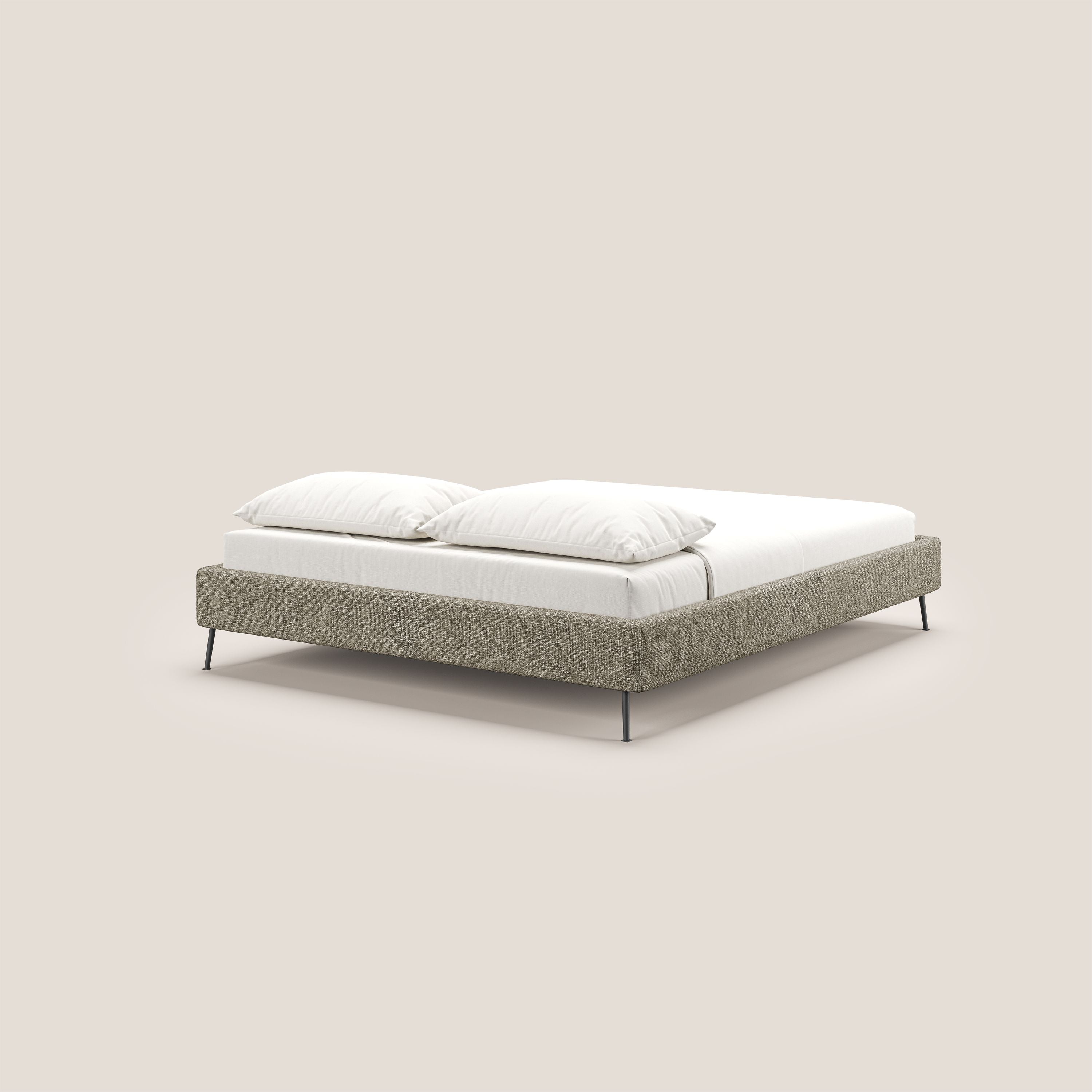 Steve sommier giroletto piedi alti in tessuto impermeabile T10 tortora - divani.store