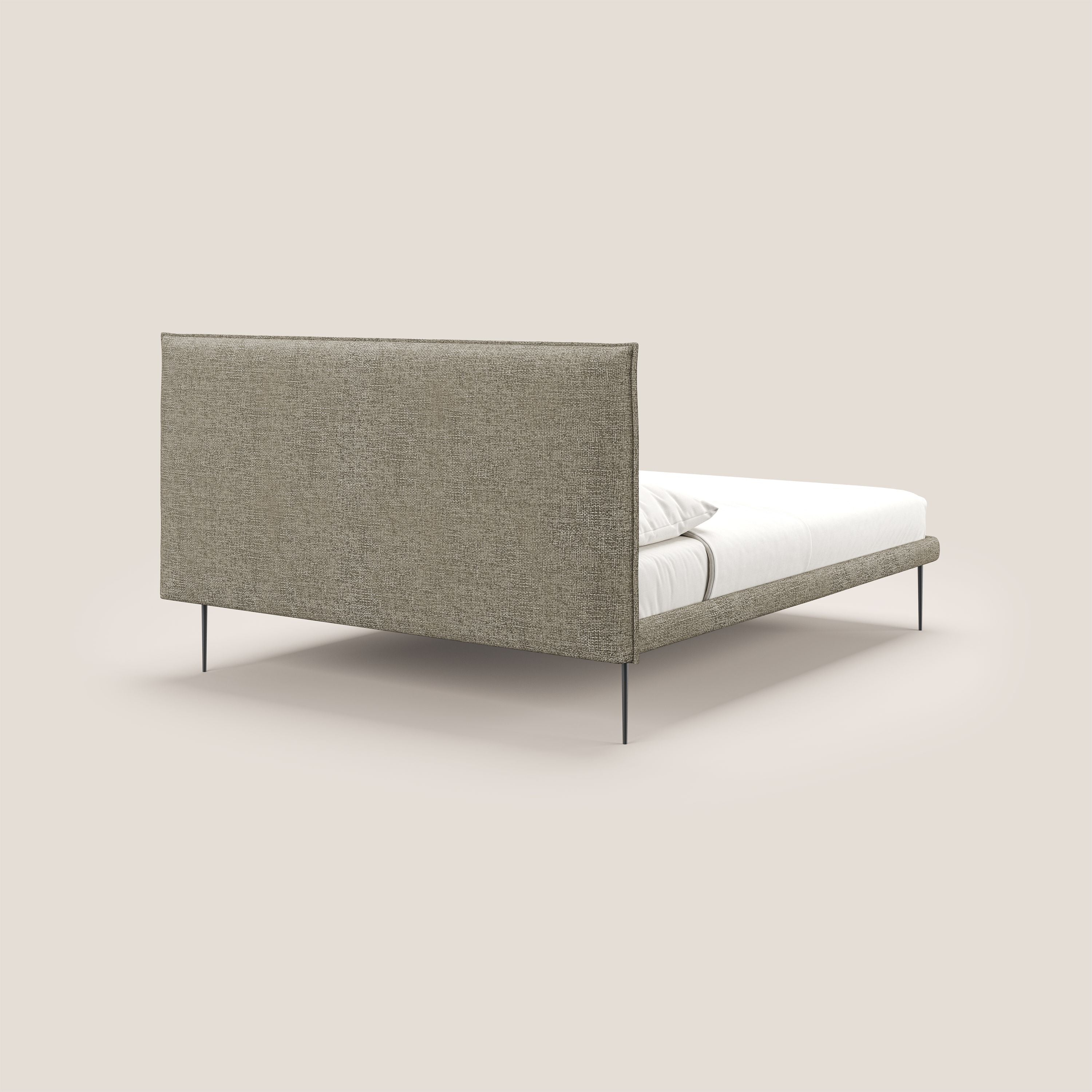 Theo letto imbottito moderno sfoderabile con piedi alti in metallo in tessuto impermeabile T10 tortora - divani.store