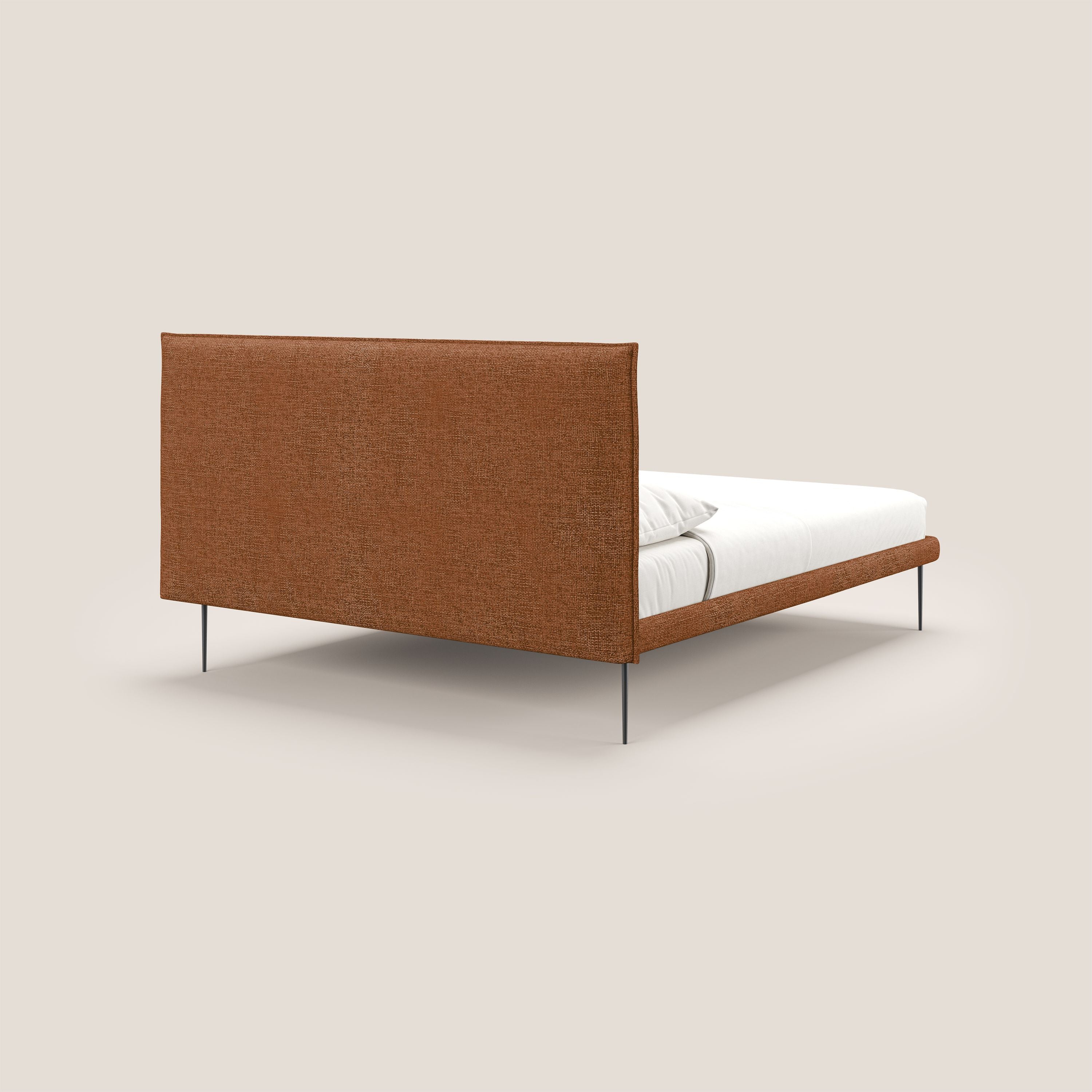 Theo letto imbottito moderno sfoderabile con piedi alti in metallo in tessuto impermeabile T10 arancio - divani.store