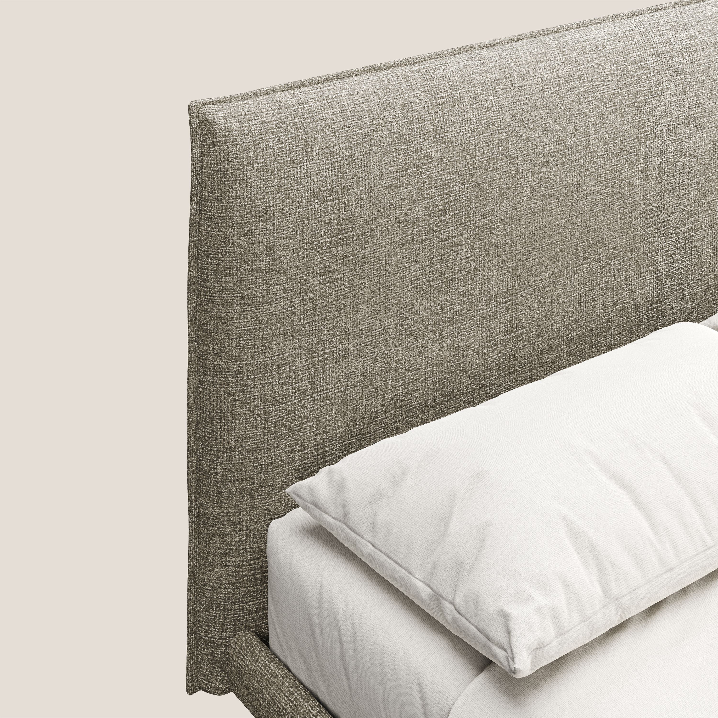 Theo letto imbottito moderno sfoderabile con piedi alti in metallo in tessuto impermeabile T10 tortora - divani.store