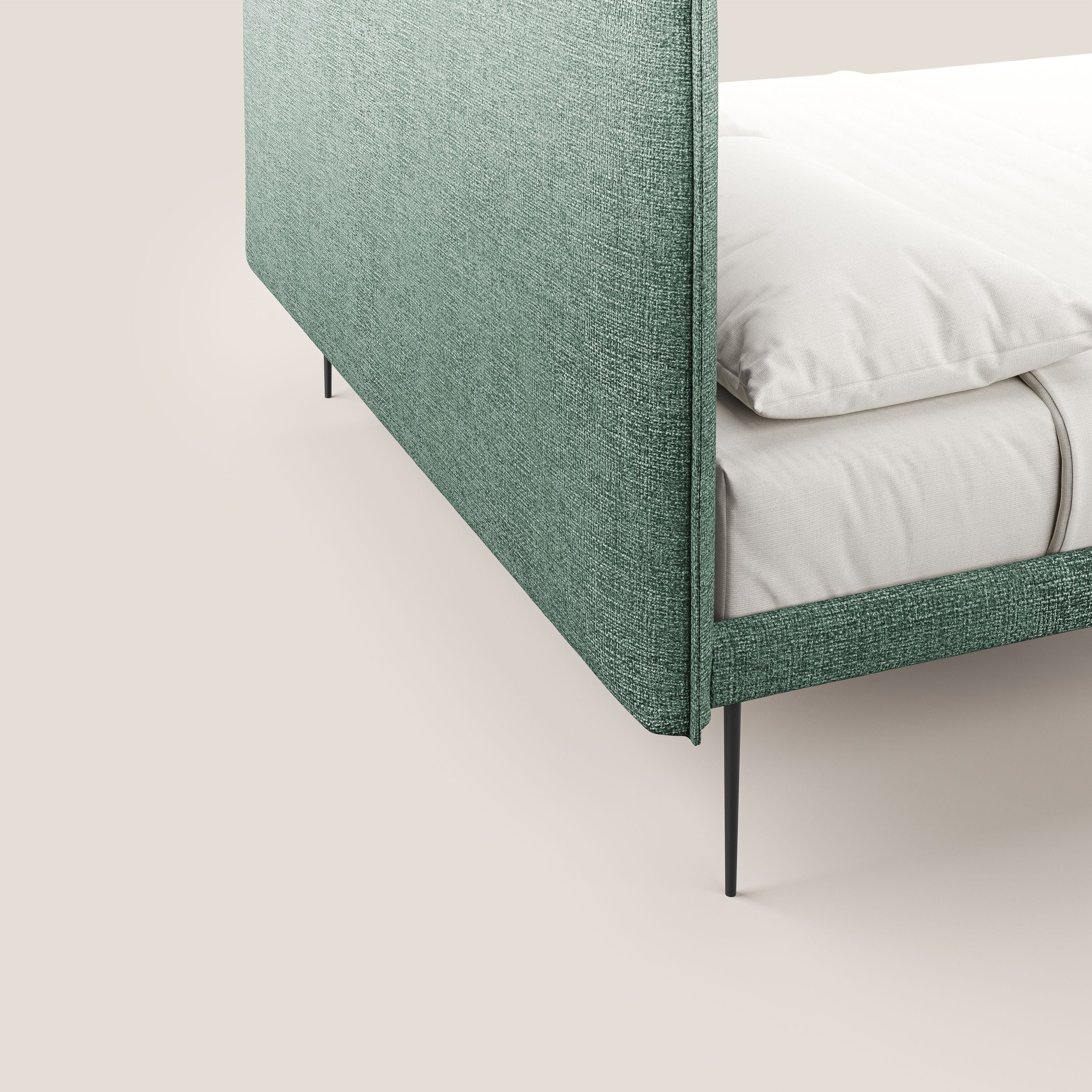 Theo letto imbottito moderno sfoderabile con piedi alti in metallo in tessuto impermeabile T10 salvia - divani.store