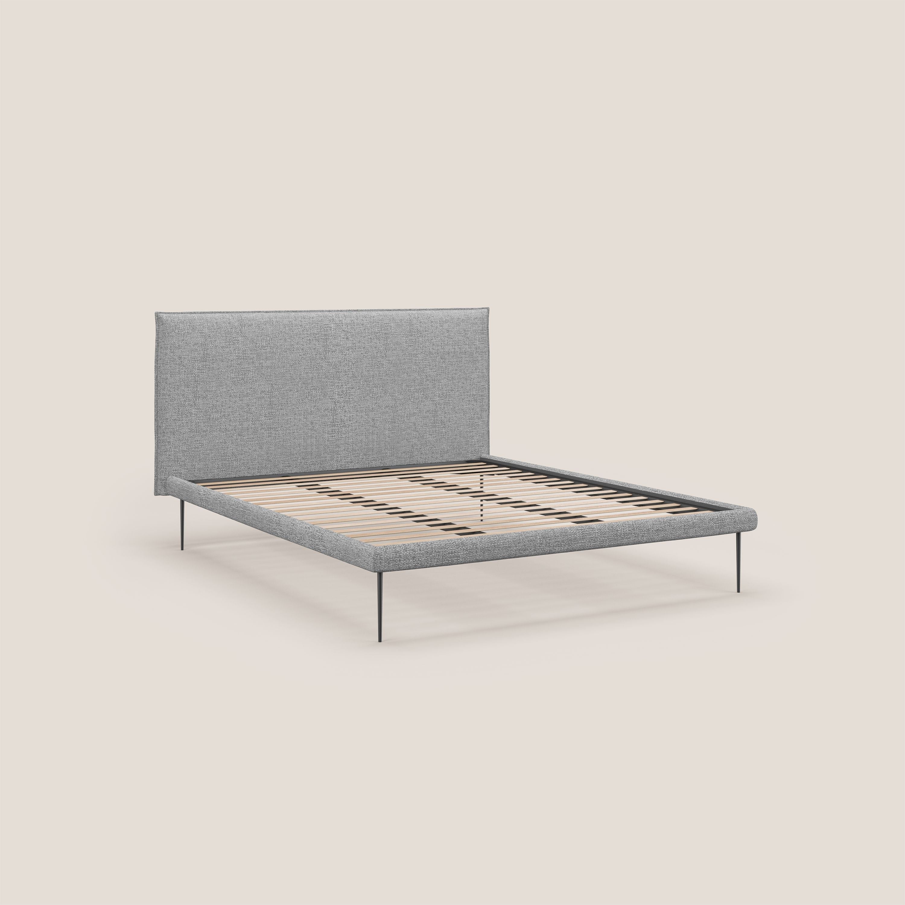 Theo letto imbottito moderno sfoderabile con piedi alti in metallo in tessuto impermeabile T10 grigio chiaro - divani.store