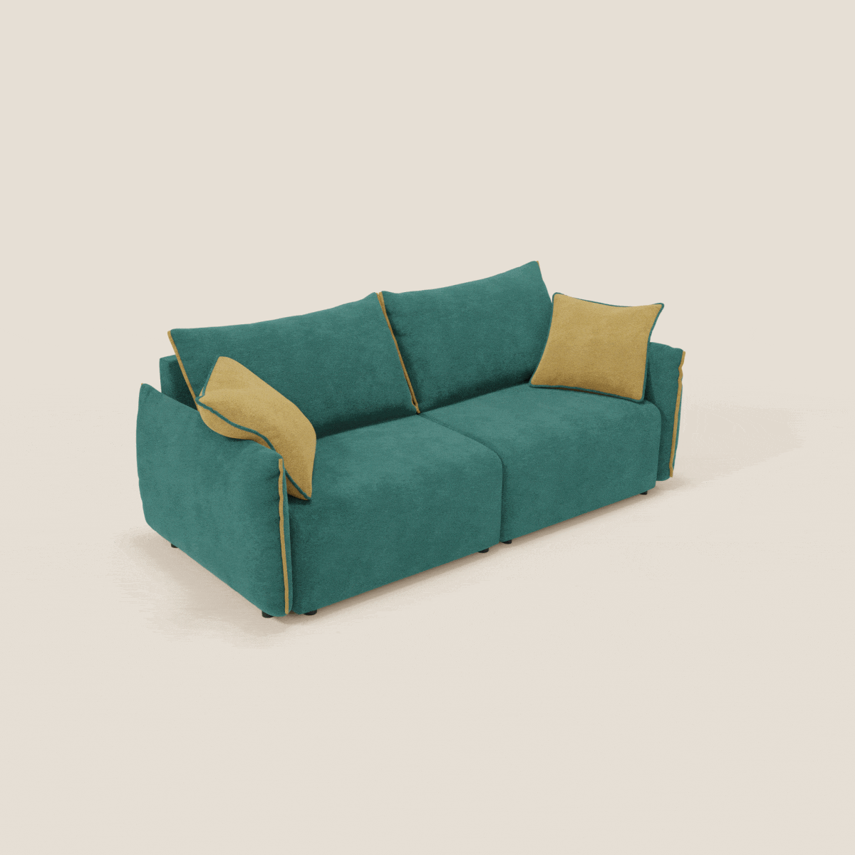 Il divano Flexar di Divani.Store è caratterizzato da sedute allungabili, schienali in piuma e un morbido rivestimento in bouclé verde-giallo impermeabile T07. Due cuscini d'accento gialli aggiungono un tocco di colore ai grandi cuscini verdi su sfondo beige chiaro.