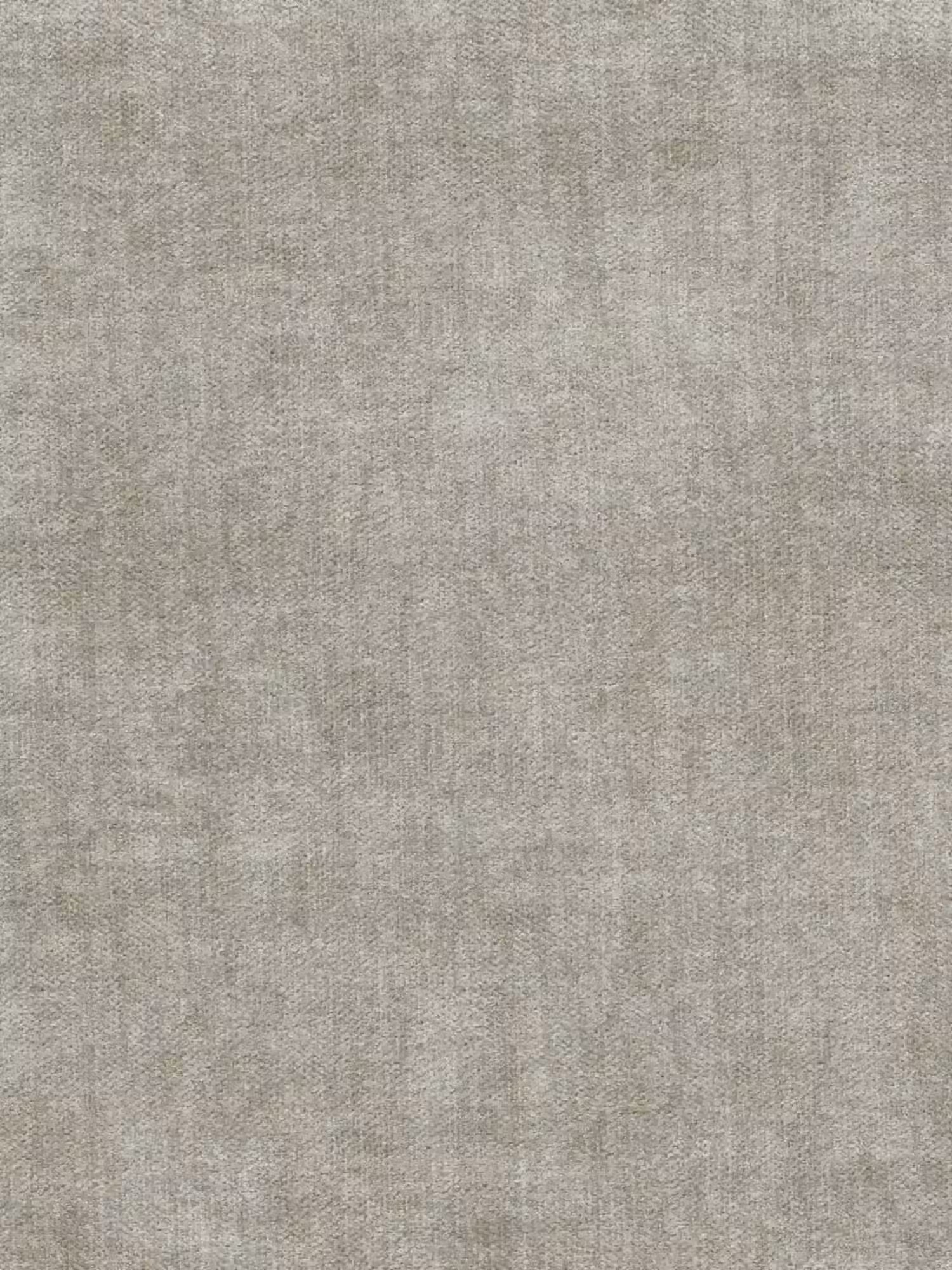 Un primo piano del tessuto grigio chiaro, morbido e intrecciato, utilizzato per il divano Titano a 2 posti estraibile con poggiatesta reclinabili in tessuto smacchiabile Oeko-Tex® di Divani.Store. Il tessuto presenta delicate variazioni di colore e un aspetto leggermente screziato, senza motivi o segni visibili, con una finitura uniforme che esalta il look elegante e contemporaneo di questo divano moderno.