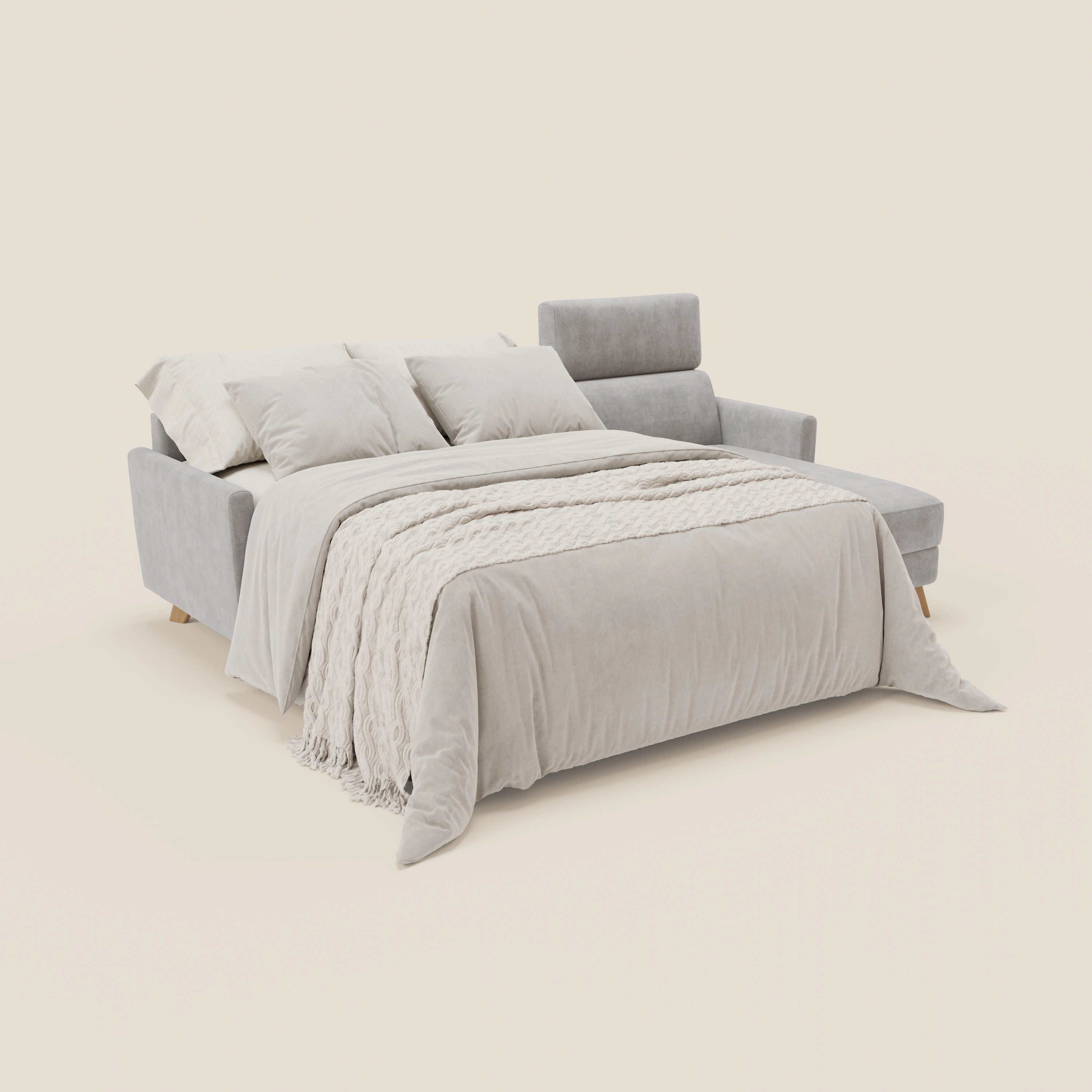 Il divano letto angolare sfoderabile Francy di Divani.Store, in tessuto smacchiabile T17 grigio, è caratterizzato da una chaise longue a destra, poggiatesta reclinabili, penisola contenitore e fonde lo stile nordico con uno sfondo chiaro con accenti crema.