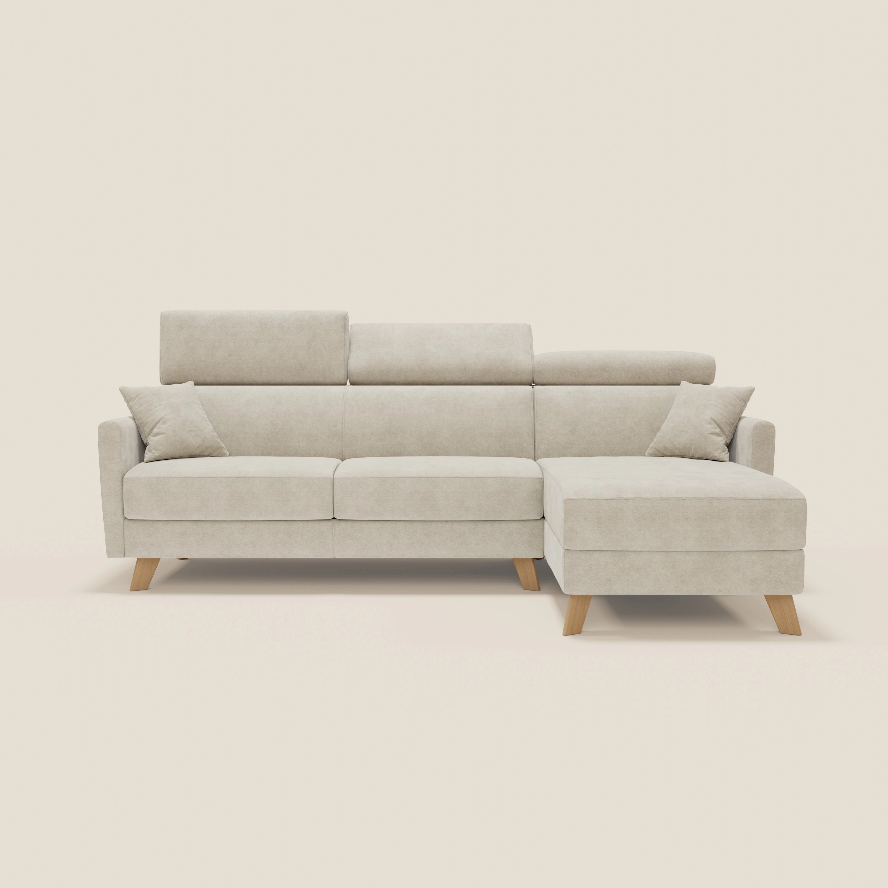 Il divano componibile Francy di Divani.Store è caratterizzato da tessuto T17 panna lavabile, chaise lounge con contenitore e poggiatesta reclinabili, che combinano comfort e stile moderno in un elegante design beige.