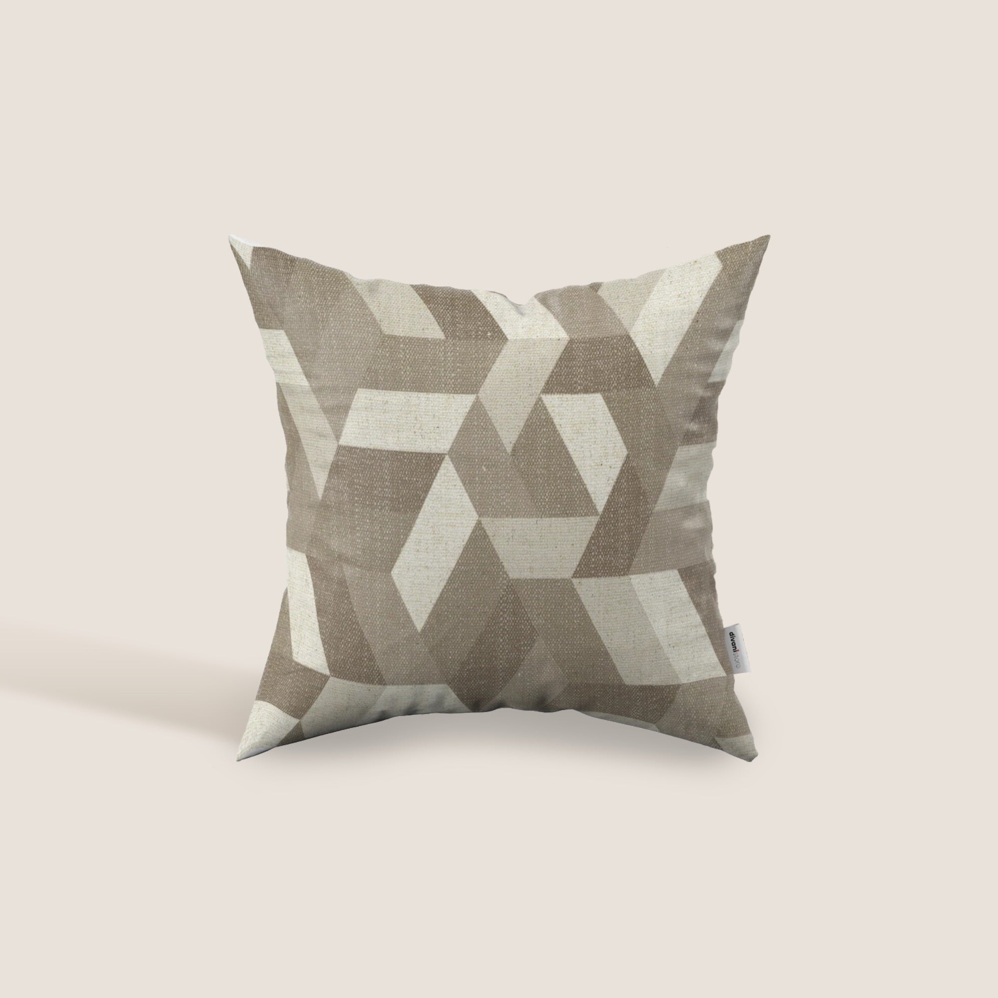 Unreal cuscini a fantasia geometriche in tessuto idrorepellente disponibile in diverse colorazioni panna - divani.store