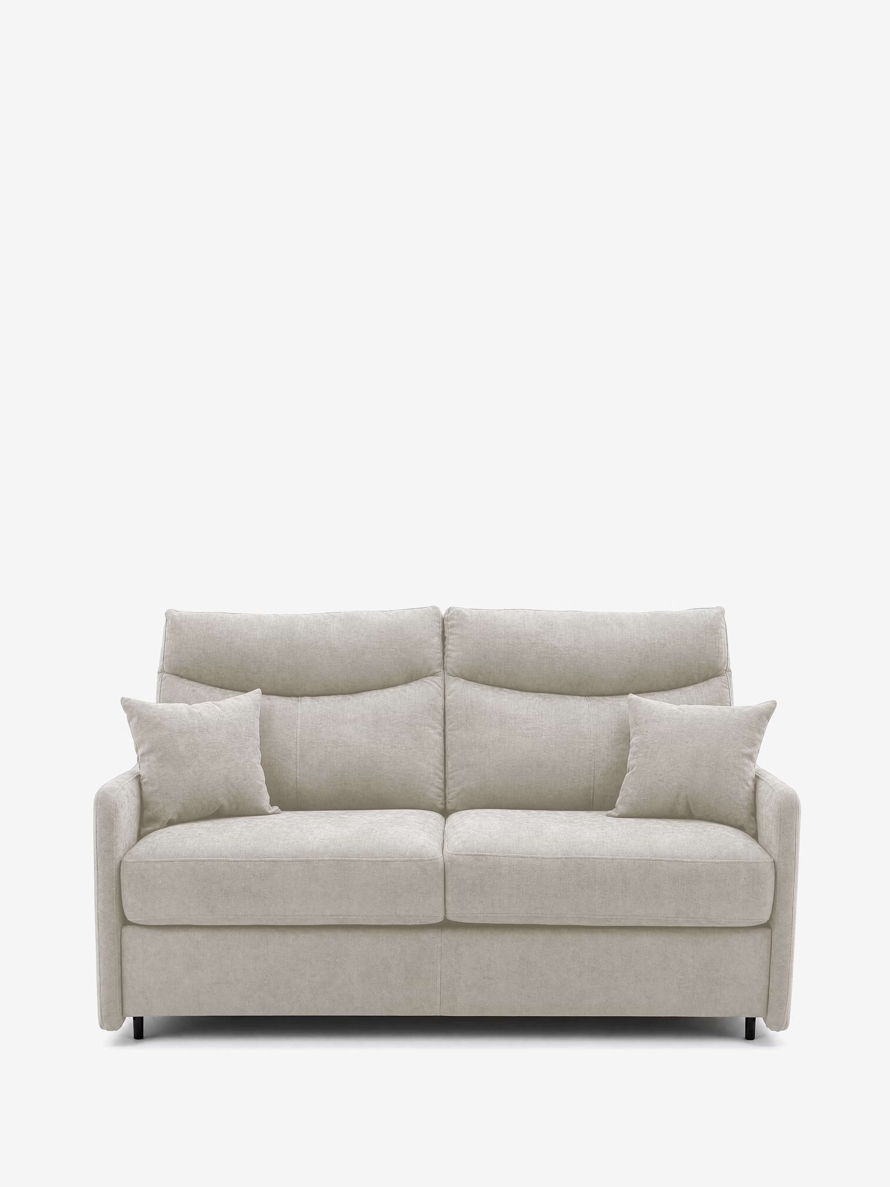 Un "Lodovico Divano letto 3 posti" contemporaneo color beige chiaro di Divani.Store, dotato di due cuscini di seduta, uno schienale alto e braccioli. Due cuscini quadrati coordinati impreziosiscono ciascun lato. Il divano, rivestito in tessuto antimacchia certificato Oeko-Tex e dotato di un materasso alto 20 cm, è esposto su uno sfondo bianco a tinta unita.
