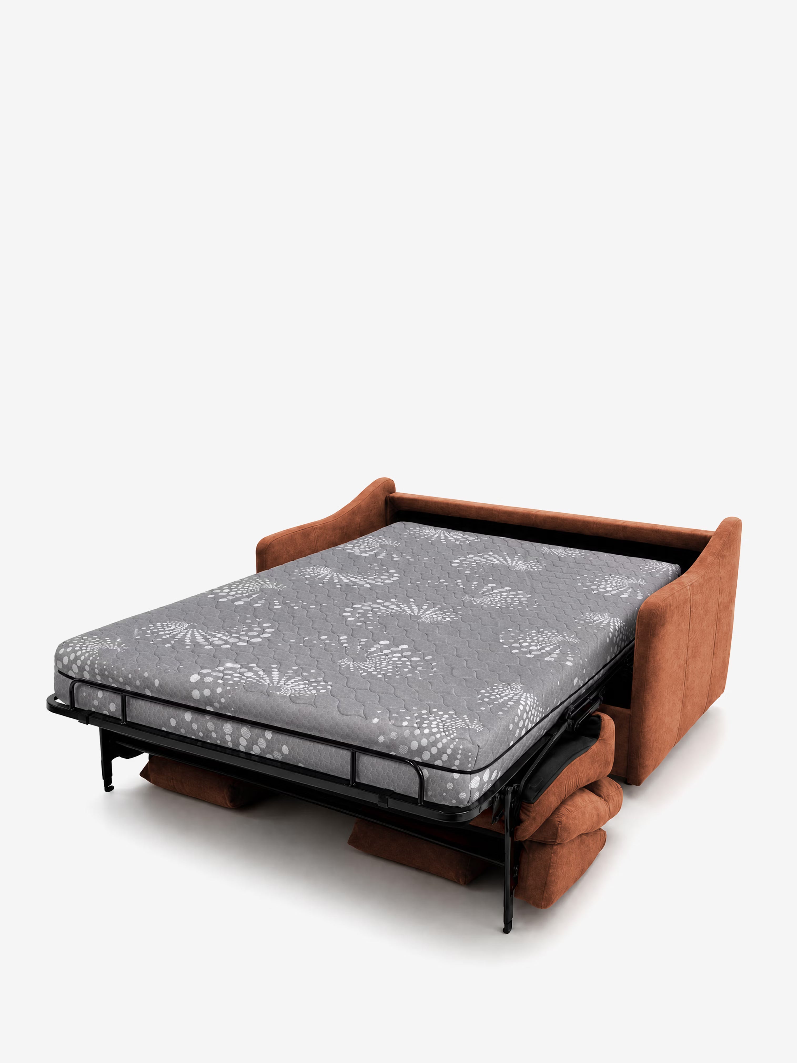 Il divano letto a 3 posti "Lodovico" di Divani.Store, rivestito in tessuto marrone antimacchia certificato Oeko-Tex e dotato di un materasso matrimoniale grigio con motivo floreale alto 20 cm, è raffigurato completamente aperto, con la struttura estraibile e il materasso dispiegati, su uno sfondo bianco a tinta unita.