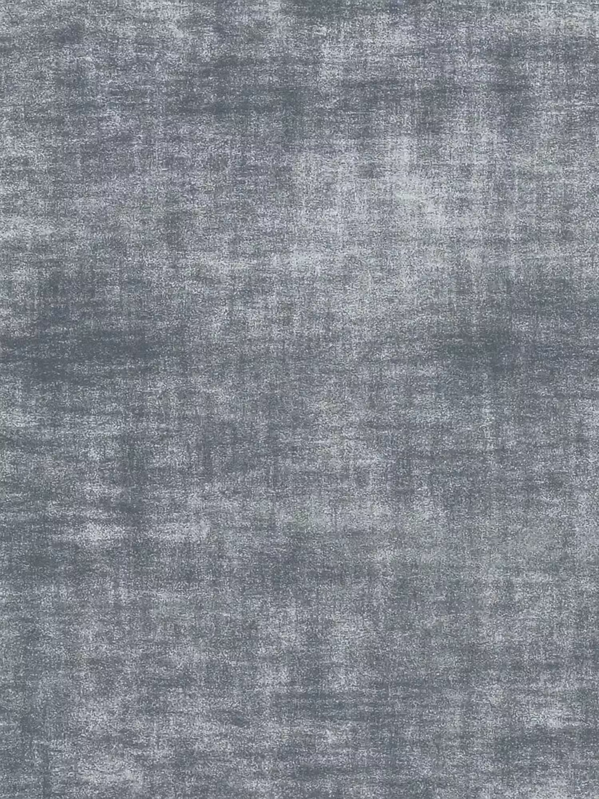 Una superficie ruvida con un motivo grigio screziato che richiama l’aspetto di un tessuto spazzolato o leggermente consumato, caratterizzata da sottili striature orizzontali e verticali in diverse tonalità di grigio che creano un effetto leggermente invecchiato, industriale e ispirato al cemento — perfettamente adatto a valorizzare le linee sofisticate del letto imbottito con contenitore e testiera capitonné alta in ciniglia Oeko-Tex® di Letti.store oppure a esaltare il fascino contemporaneo di qualsiasi