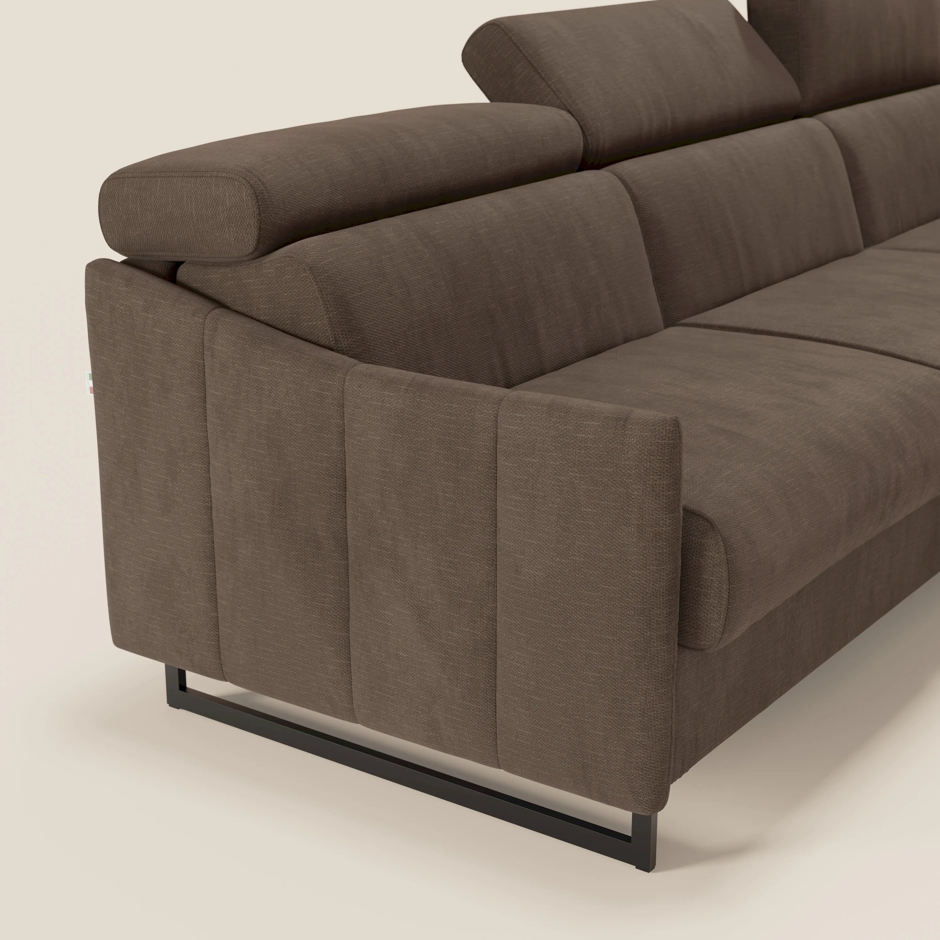 Loto Divano Letto Angolare con Penisola contenitore, Poggiatesta, Materasso Alto H18 in morbido tessuto impermeabile T14 - divani.store