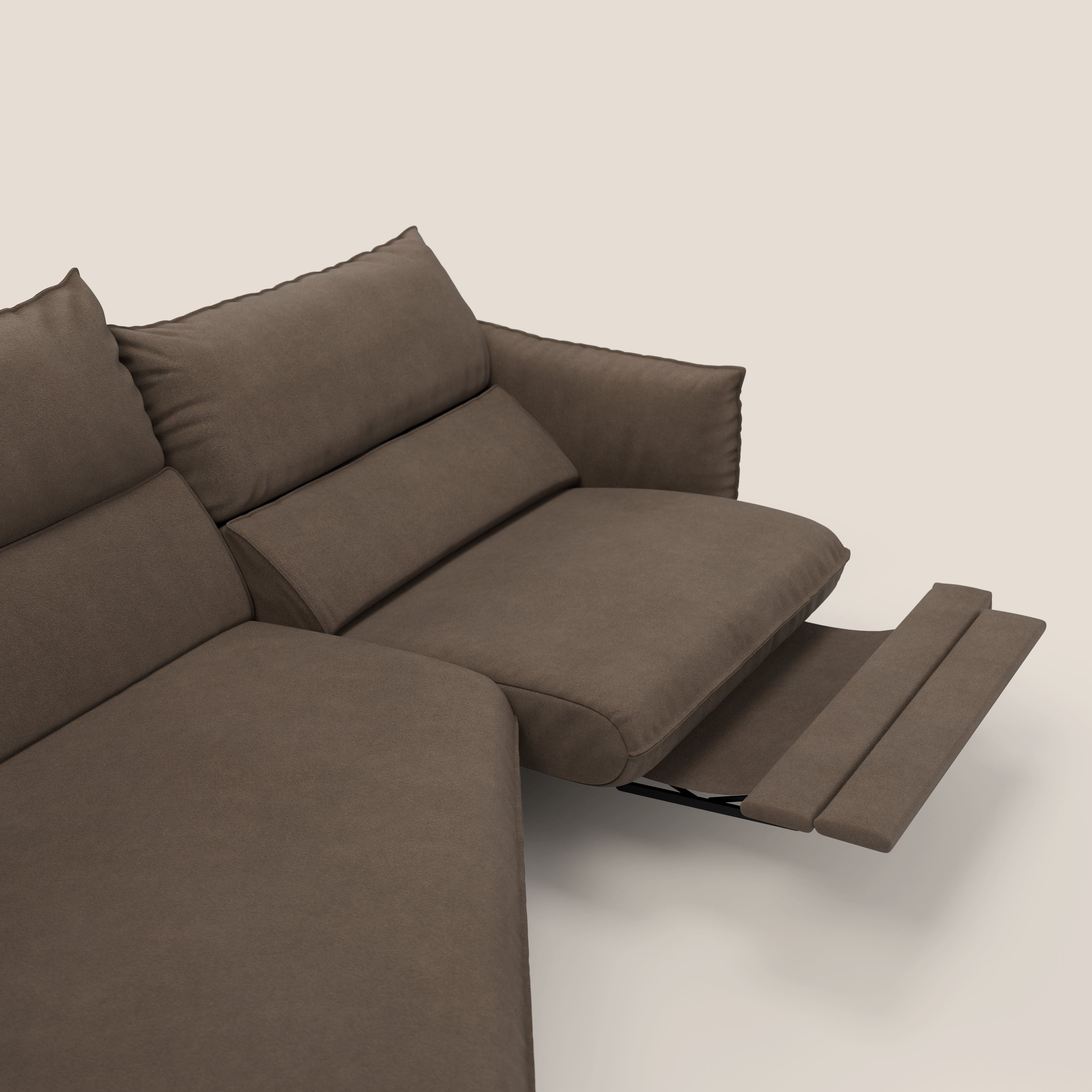 Monamour divano moderno angolare con opzione relax elettrico in microfibra smacchiabile impermeabile T11 marrone - divani.store