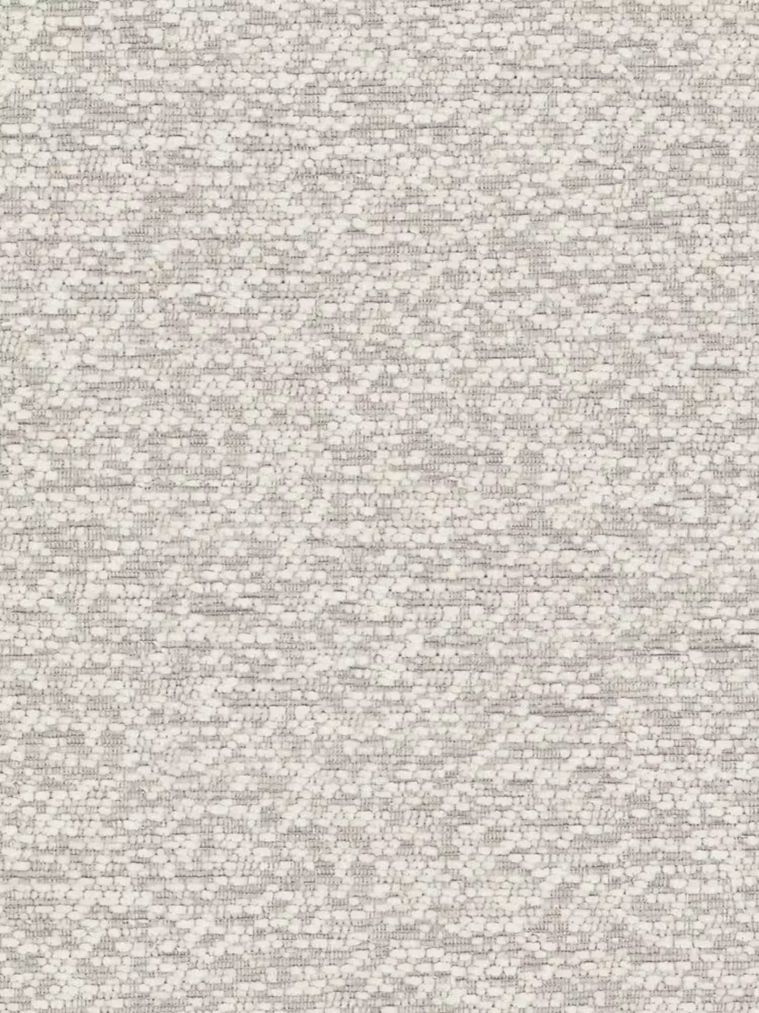 Una vista dettagliata della poltrona imbottita di design Zefira con braccioli di Divani.Store, caratterizzata da un morbido tessuto effetto cotone nei toni del grigio chiaro/bianco sporco e da una base in metallo color champagne: perfetta per sale da pranzo moderne e interni contemporanei.