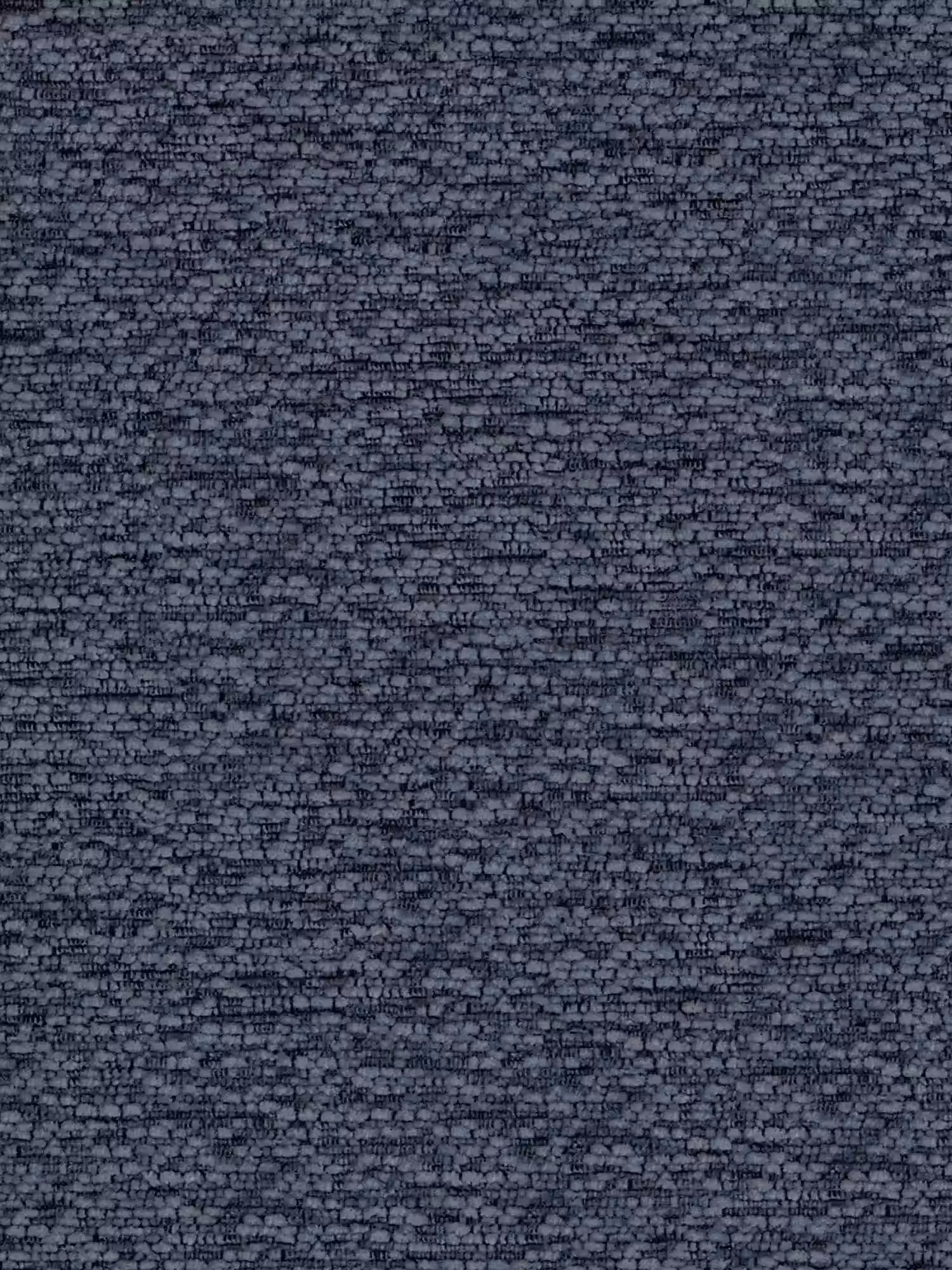 Primo piano di una parete in pietra con texture, composta da piccole pietre grigie di forma irregolare accuratamente incastrate tra loro per creare una superficie ruvida ma omogenea. Le sottili variazioni di dimensioni e tonalità conferiscono alla parete un fascino naturale e rustico, in grado di esaltare magnificamente le linee pulite del letto di design VALKIRIA con vano contenitore e testiera avvolgente - 2 cuscini imbottiti e tessuto Oeko-Tex® di Letti.store oppure di aggiungere profondità a un