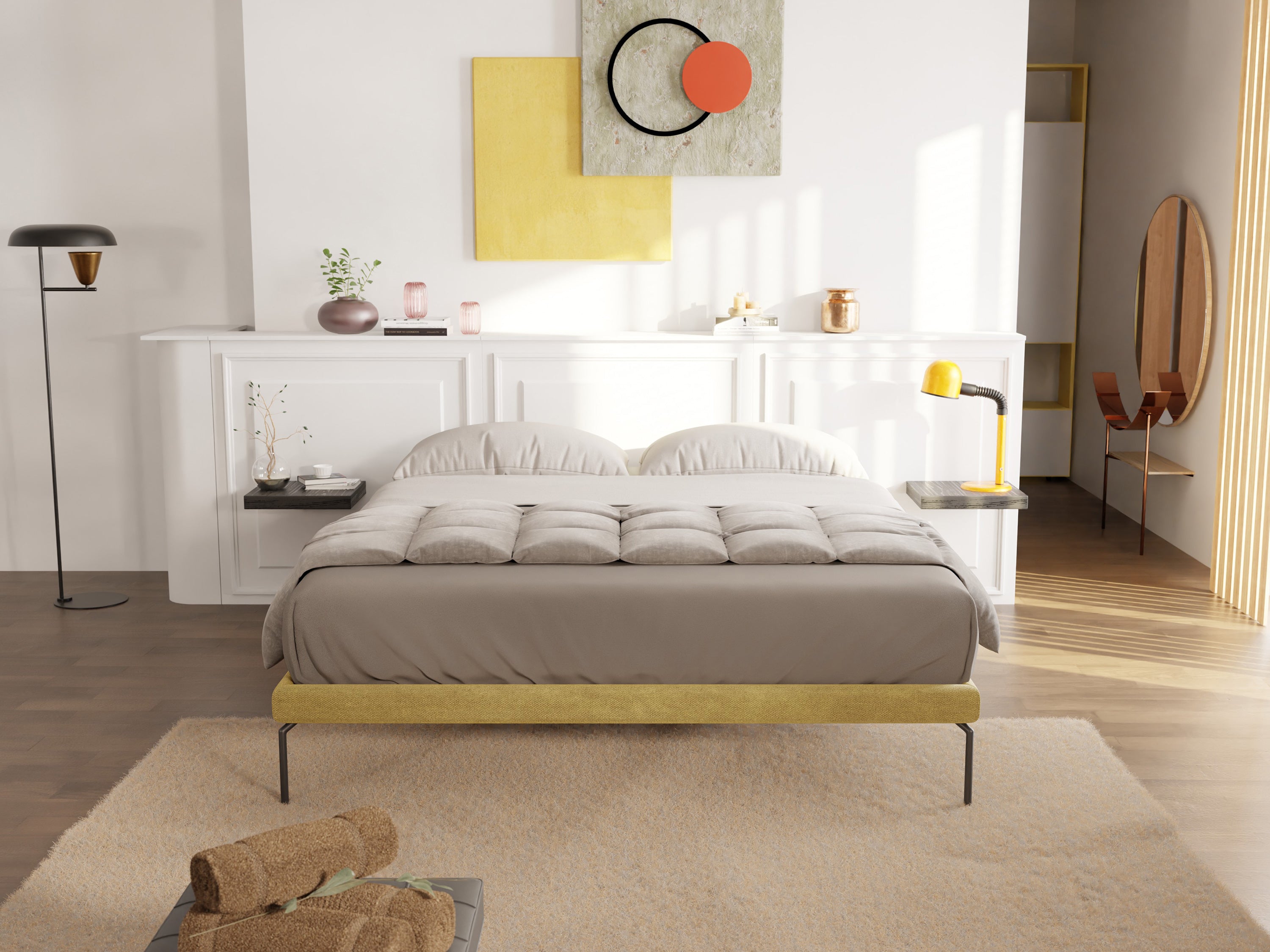Una camera da letto moderna con un letto ben fatto con l'anello Letti.store Ring sommier sfoderabile con piedi alti 24 cm in tessuto impermeabile T14 giallo, comodini minimalisti, illuminazione calda e arte astratta per un'accogliente atmosfera di design italiano.