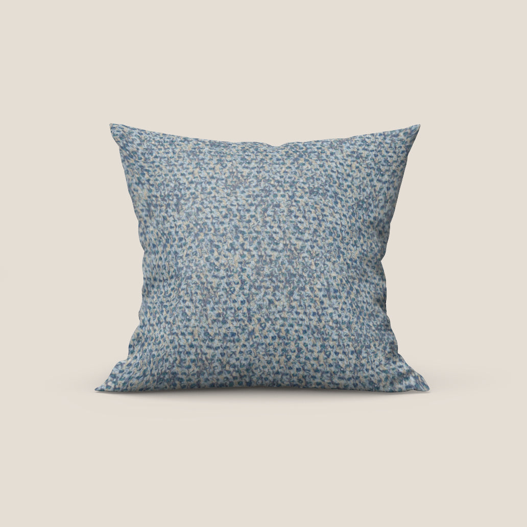 Sonic cuscino disponibile in diversi colori realizzato in pregiato bouclé smacchiabile T12 azzurro - divani.store