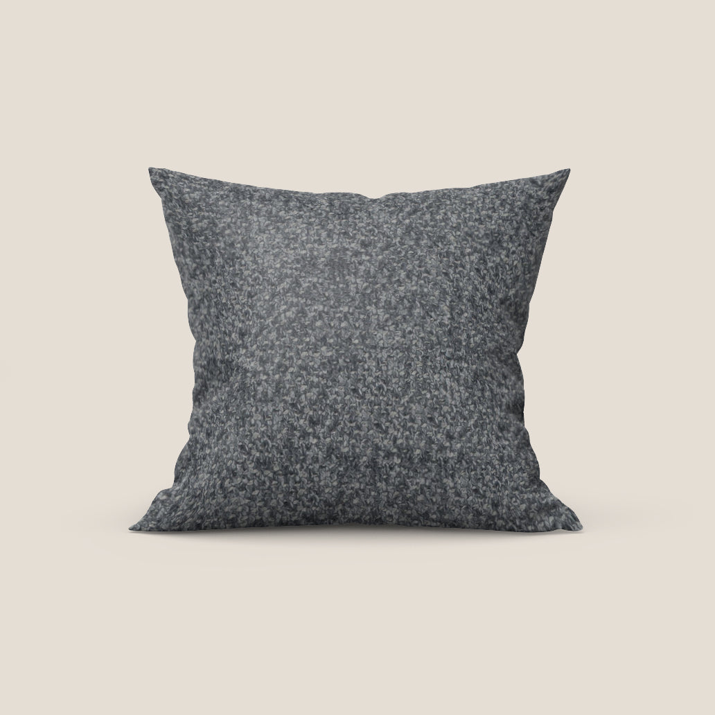 Sonic cuscino disponibile in diversi colori realizzato in pregiato bouclé smacchiabile T12 grigio - divani.store