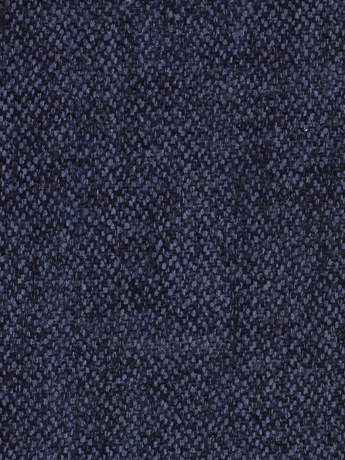 Primo piano di un tessuto blu scuro dalla trama ruvida, caratterizzato da un motivo fitto e a trama serrata. La superficie è morbida e leggermente felpata, con piccole fibre distribuite in modo uniforme che creano un effetto maculato omogeneo: ciò lo rende una scelta eccellente per il rivestimento del Divano angolare con penisola e sedute allungabili con relax elettrico - poggiatesta reclinabili in tessuto smacchiabile T23 della linea Doric di Divani.Store. Il tessuto appare privo di macchie o irregolarità.